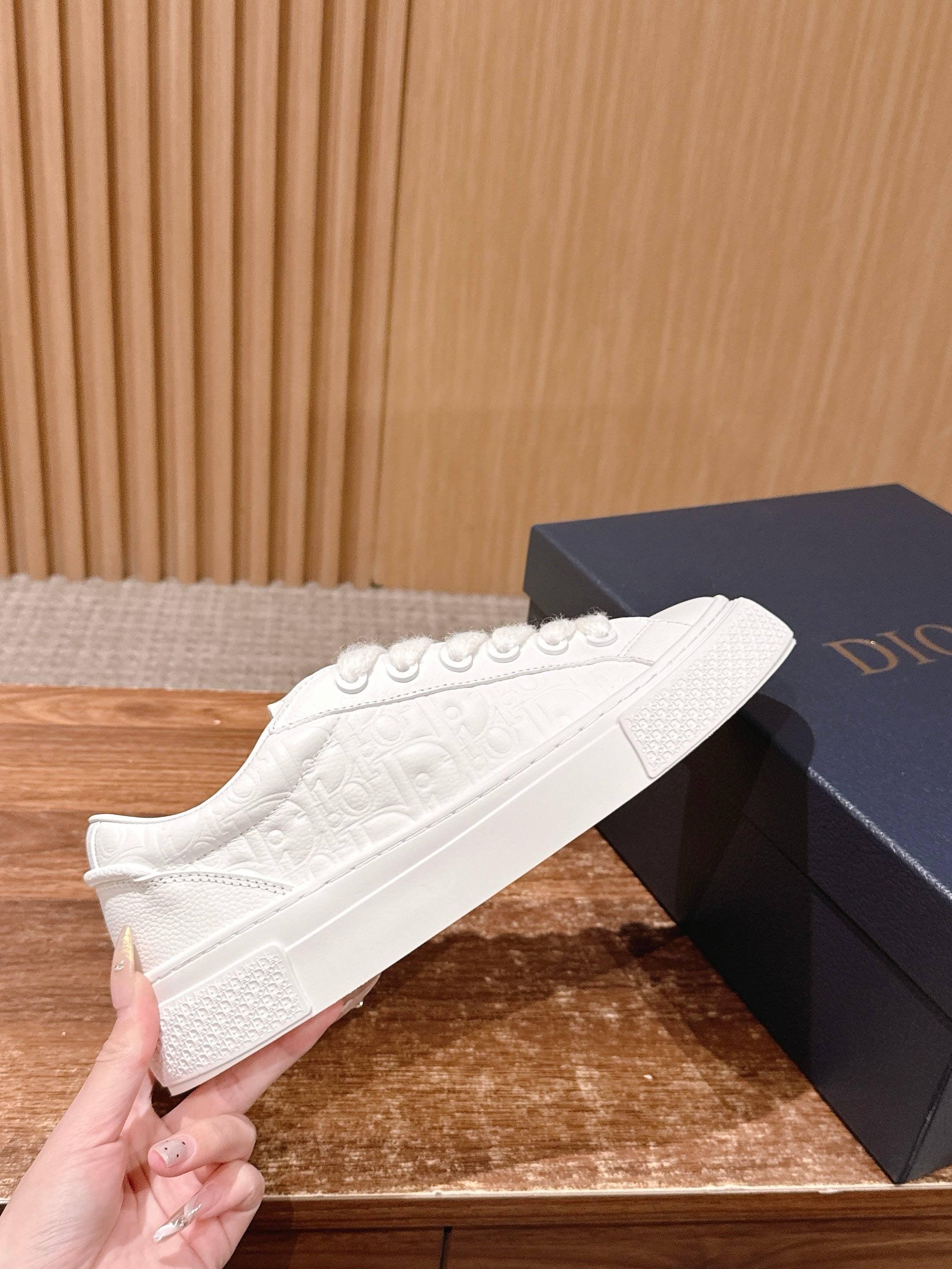 Black and White Shoes - FashionHype.xyz