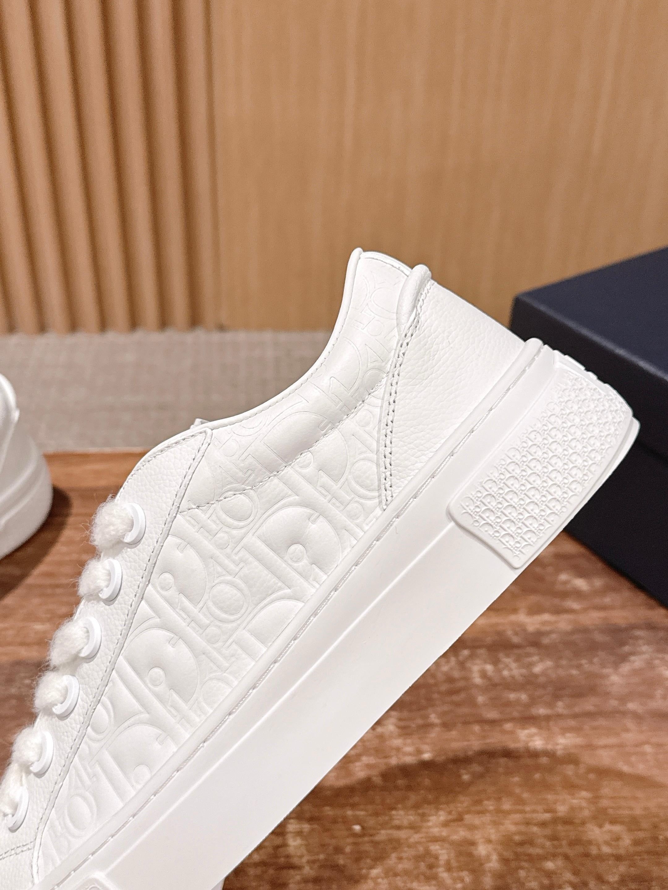 Black and White Shoes - FashionHype.xyz
