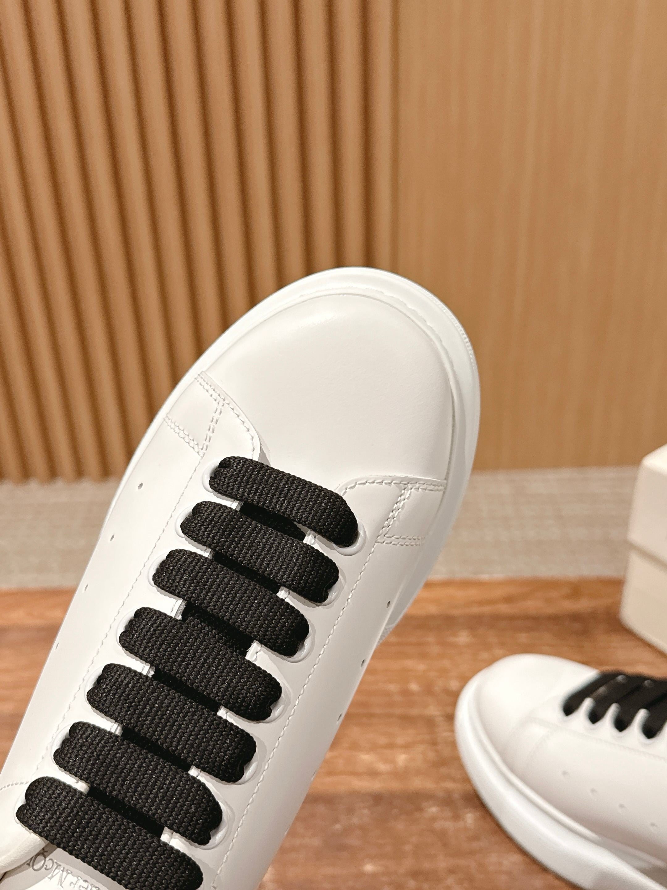White red Shoes