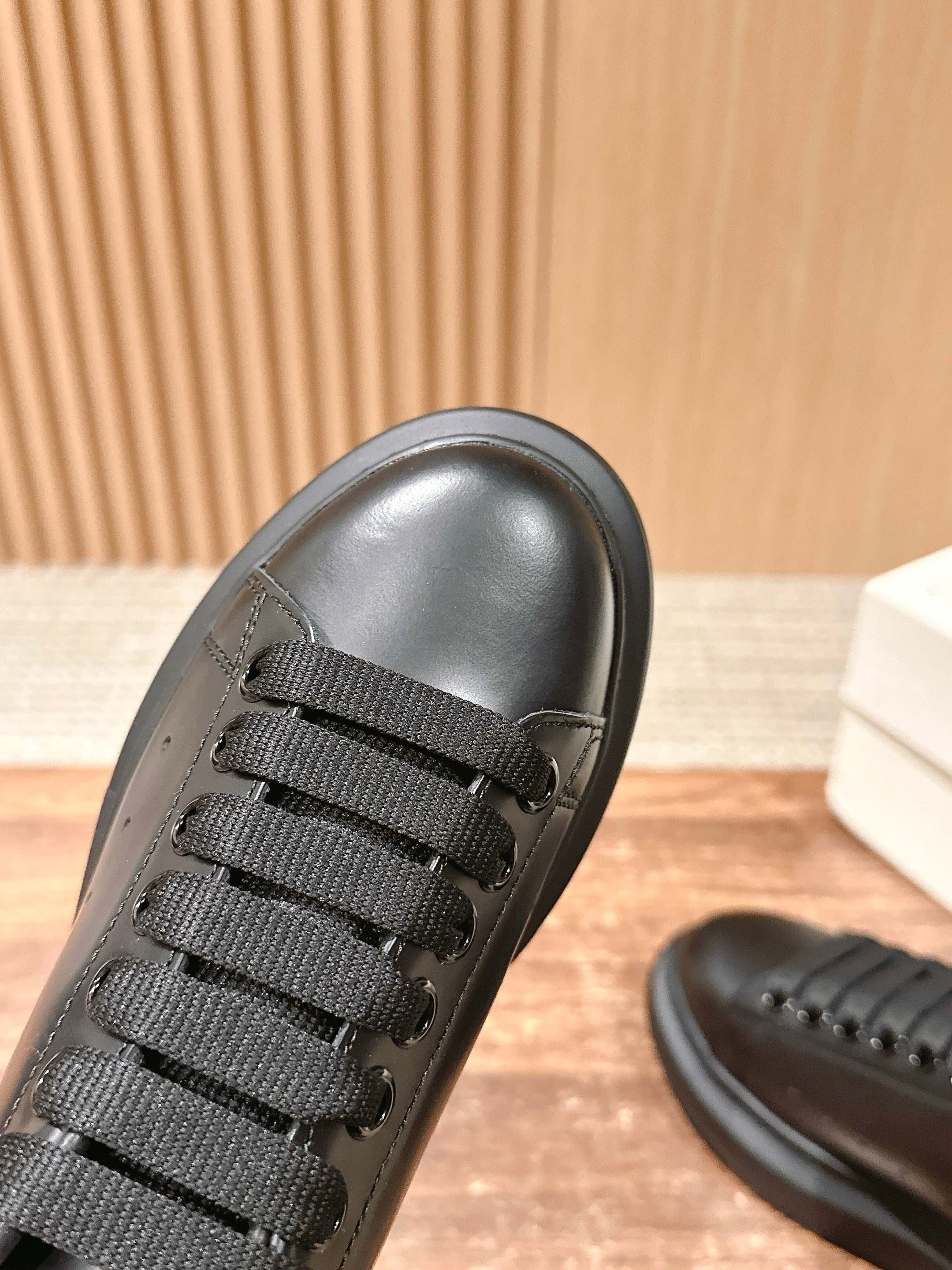 Black Shoes
