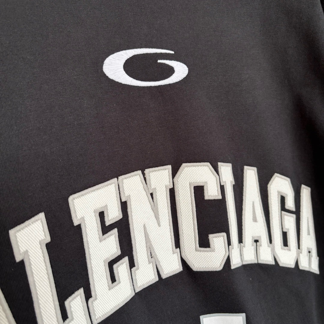 Black and White Sweatshirt