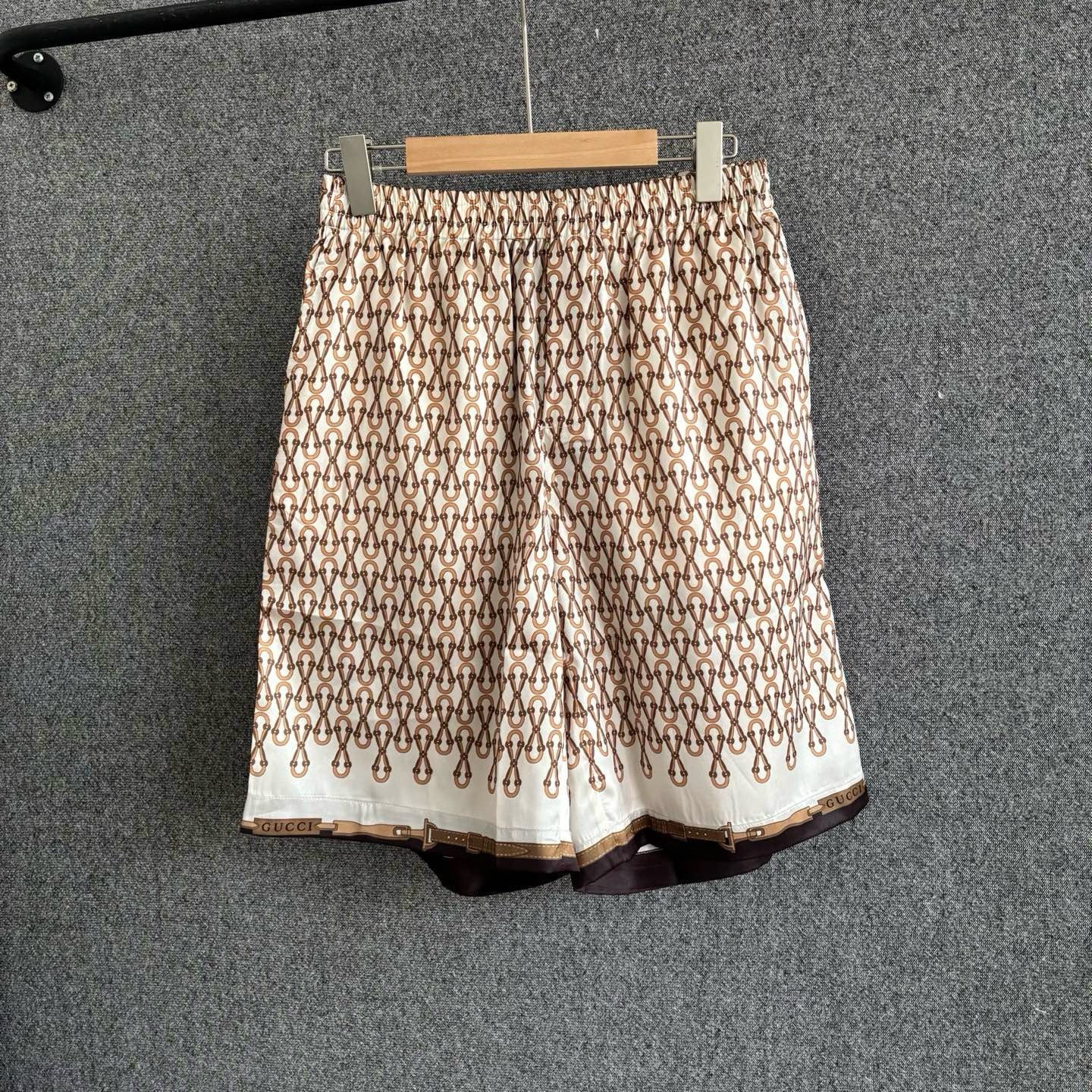 Multi-color Short