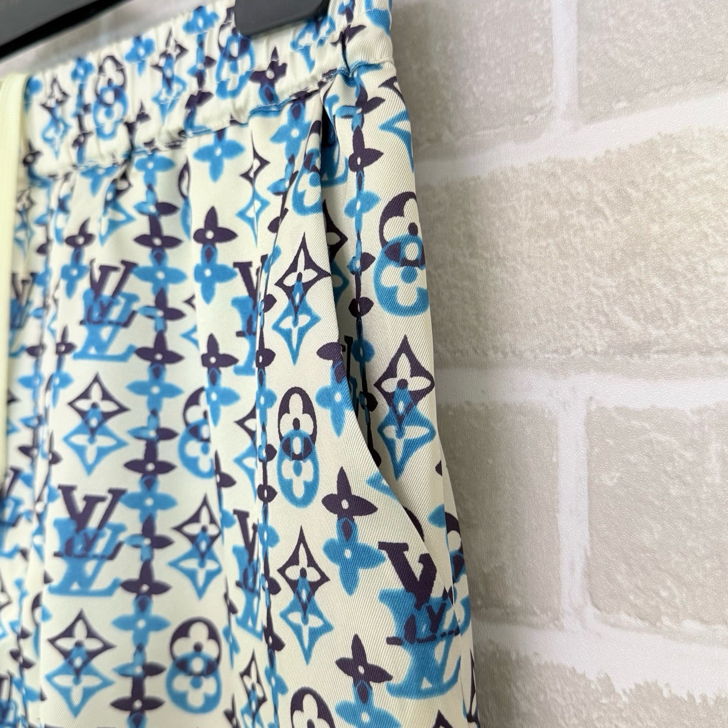Multi-color Short
