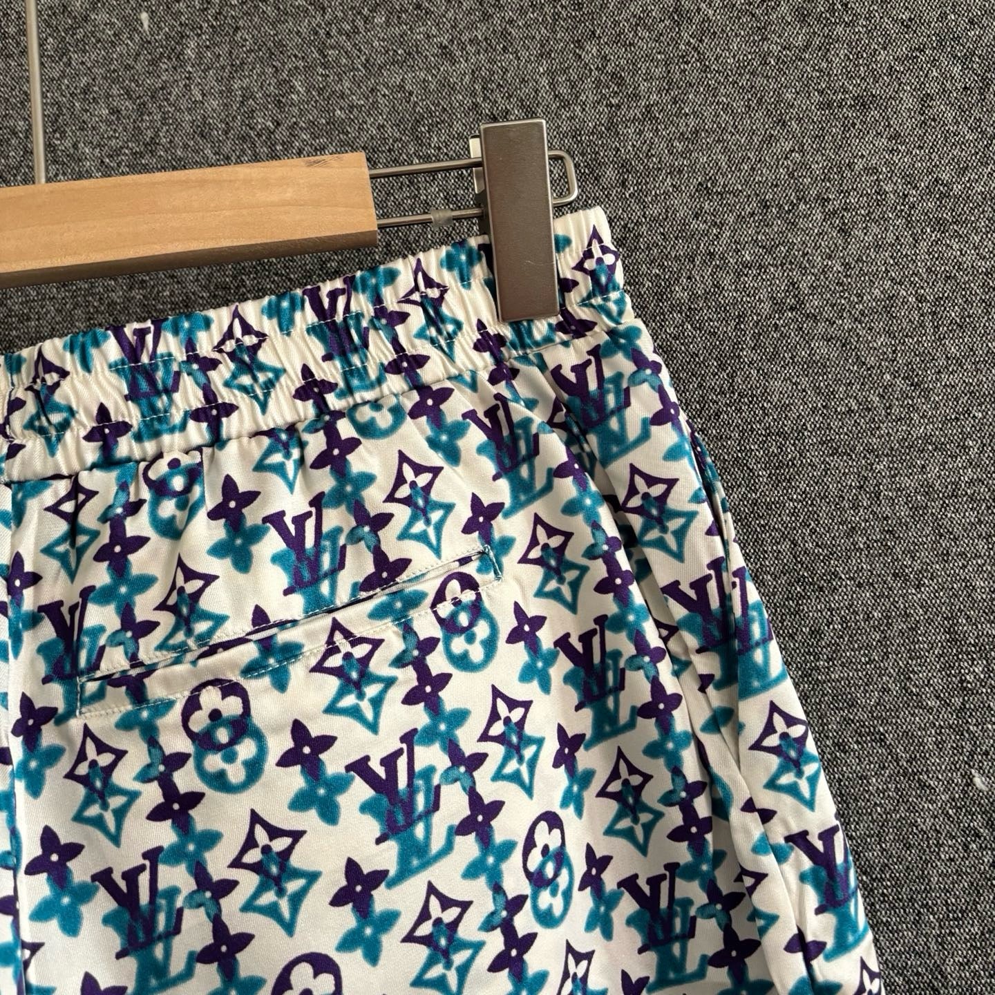 Multi-color Short