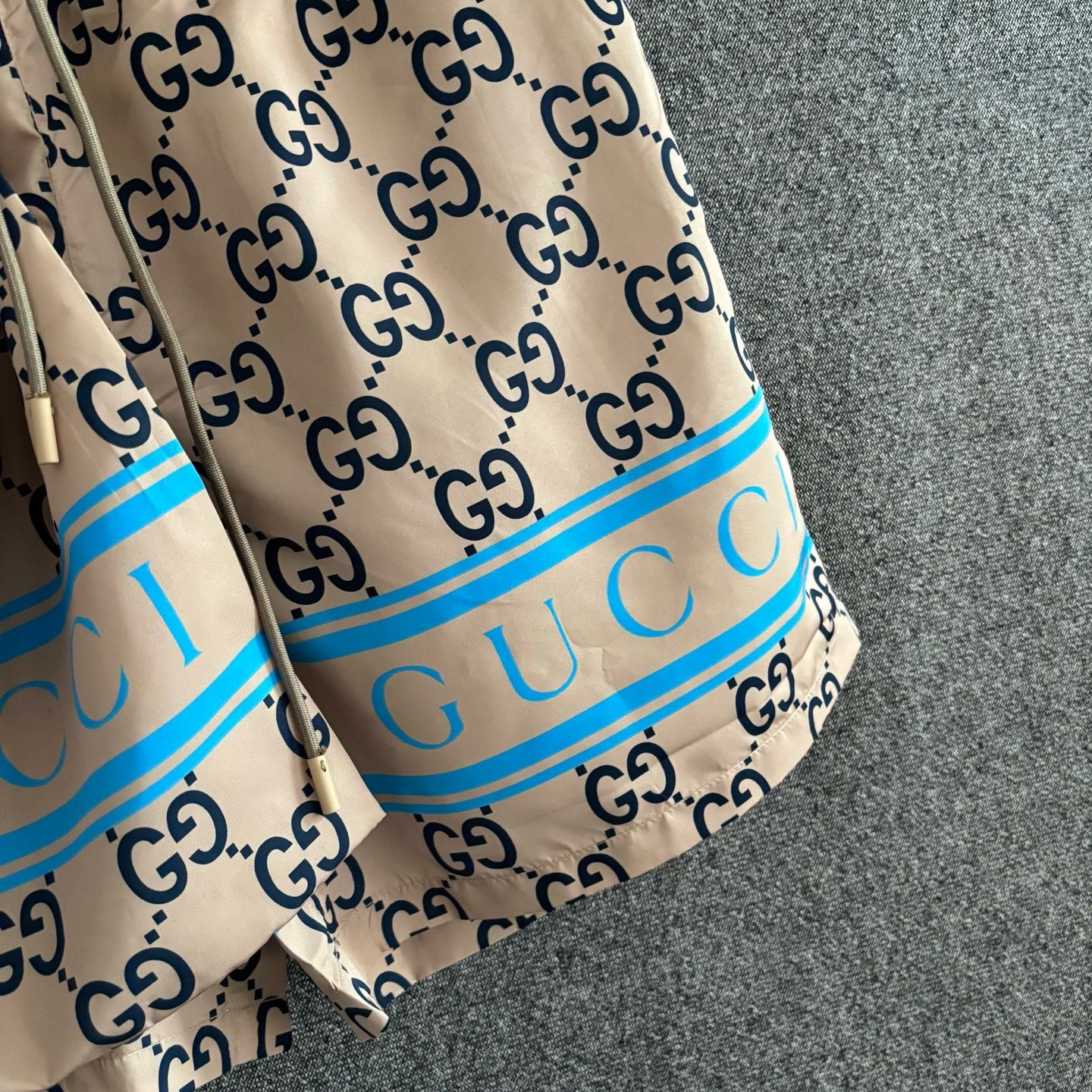 Multi-color Short