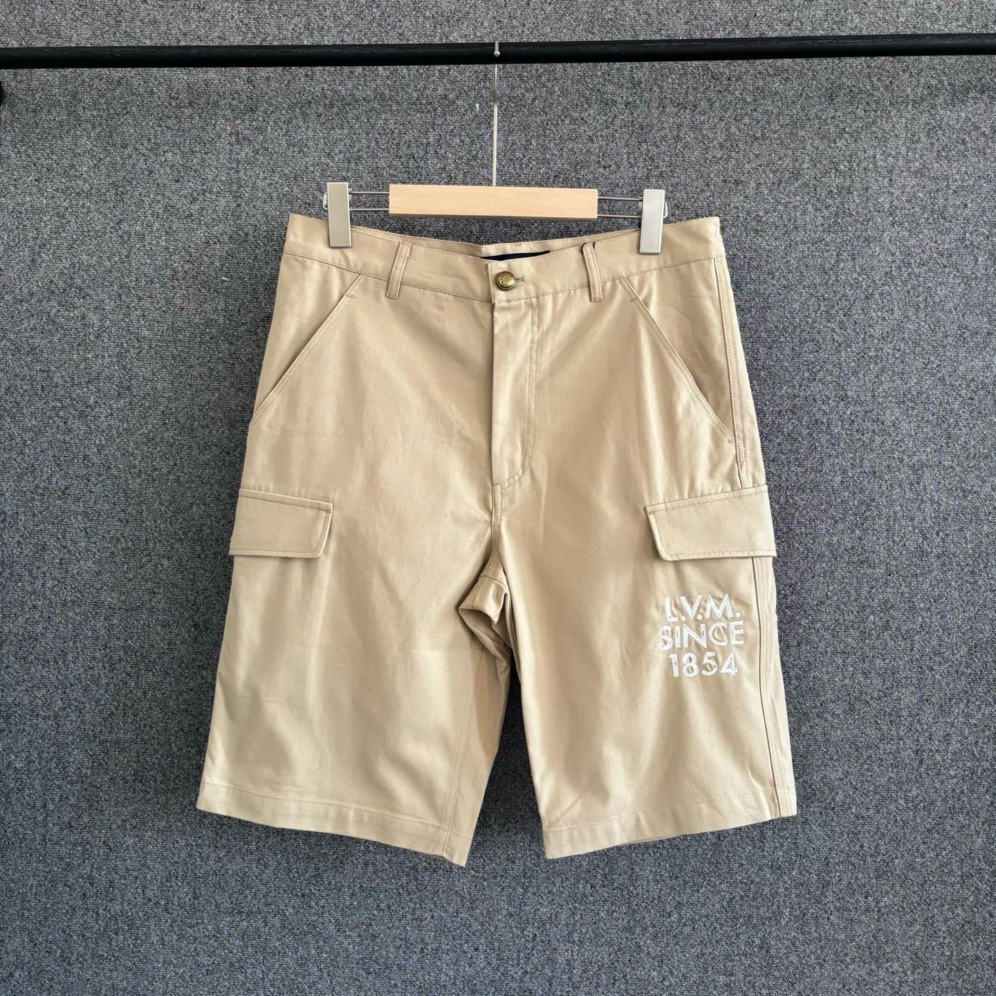 Beige and Saga green Short