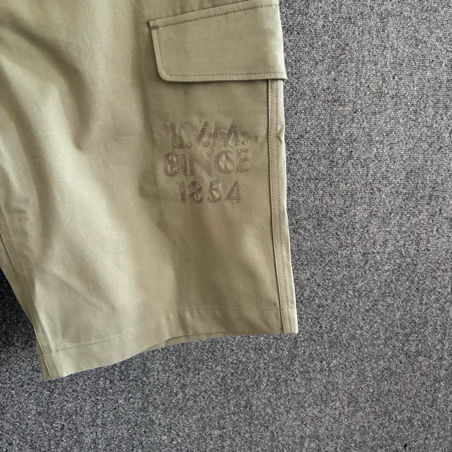 Beige and Saga green Short