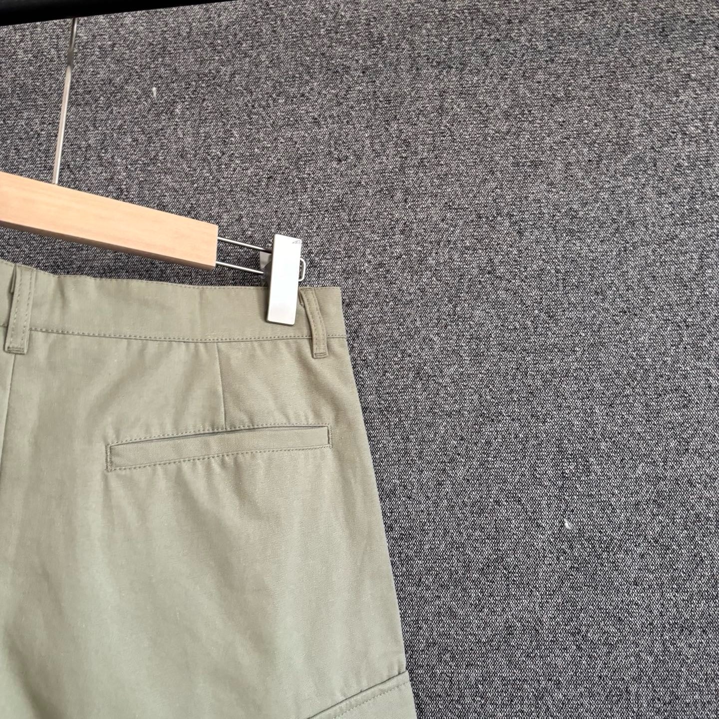 Beige and Saga green Short