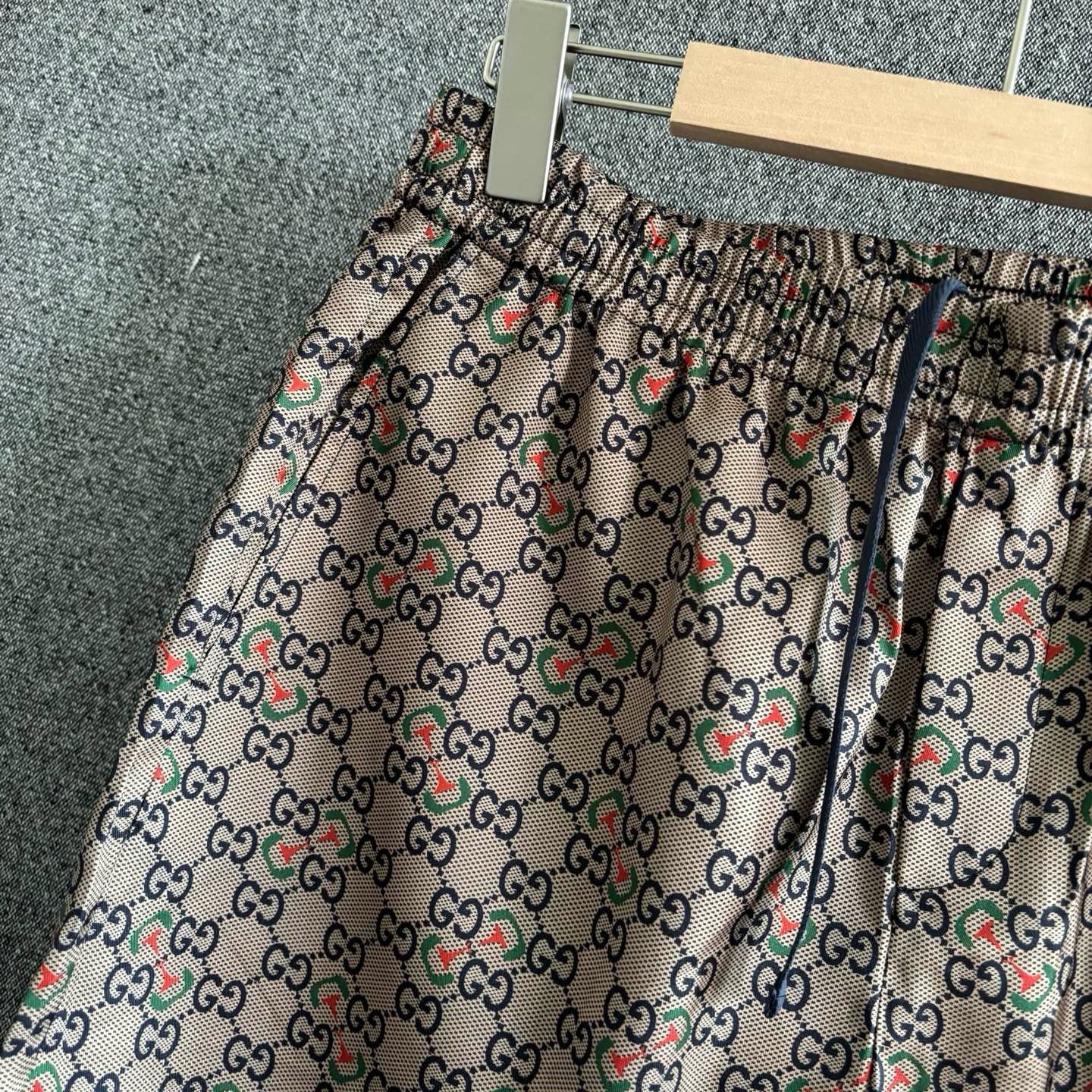 Multi-color Short