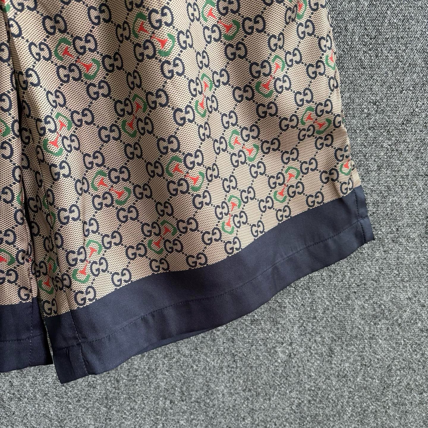 Multi-color Short