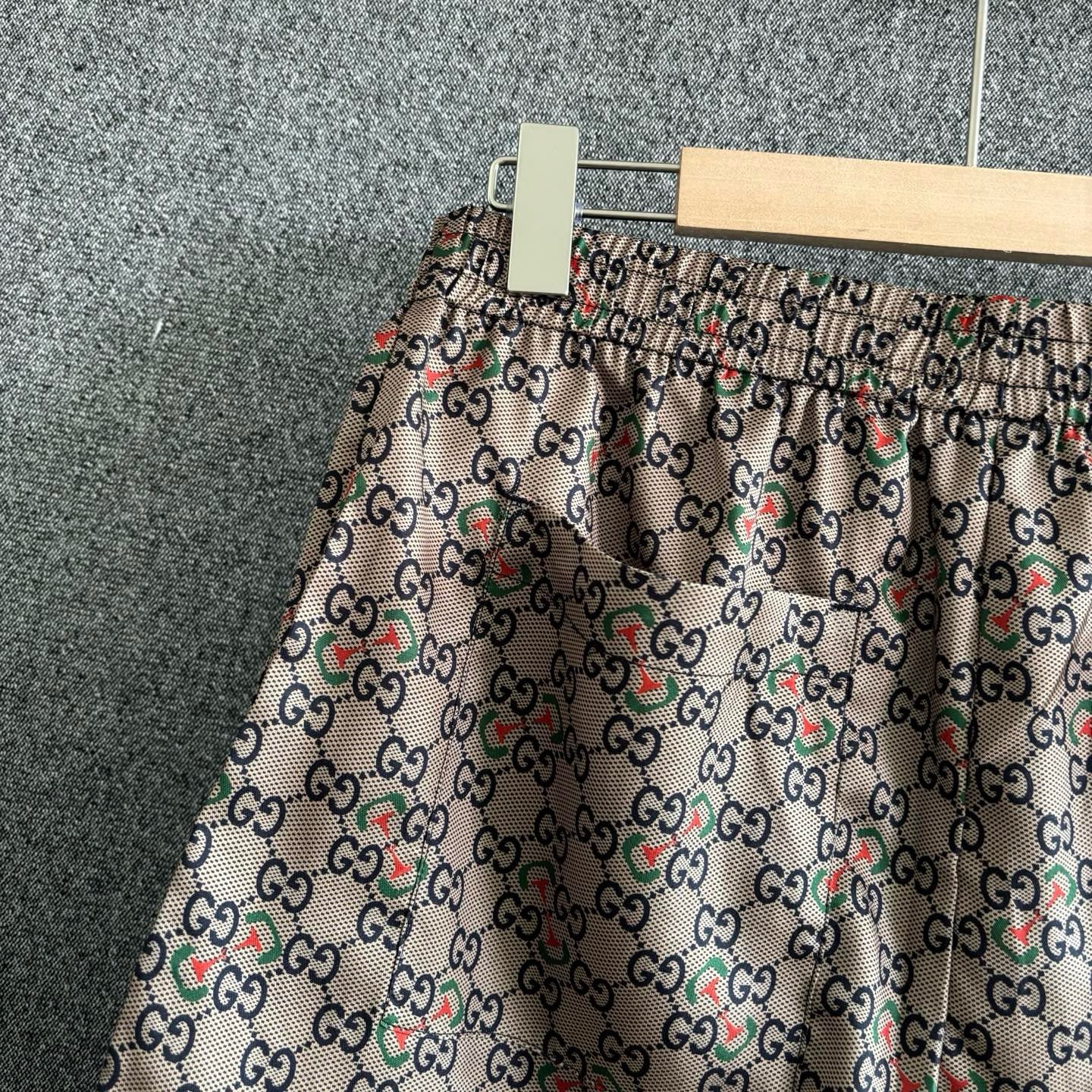 Multi-color Short