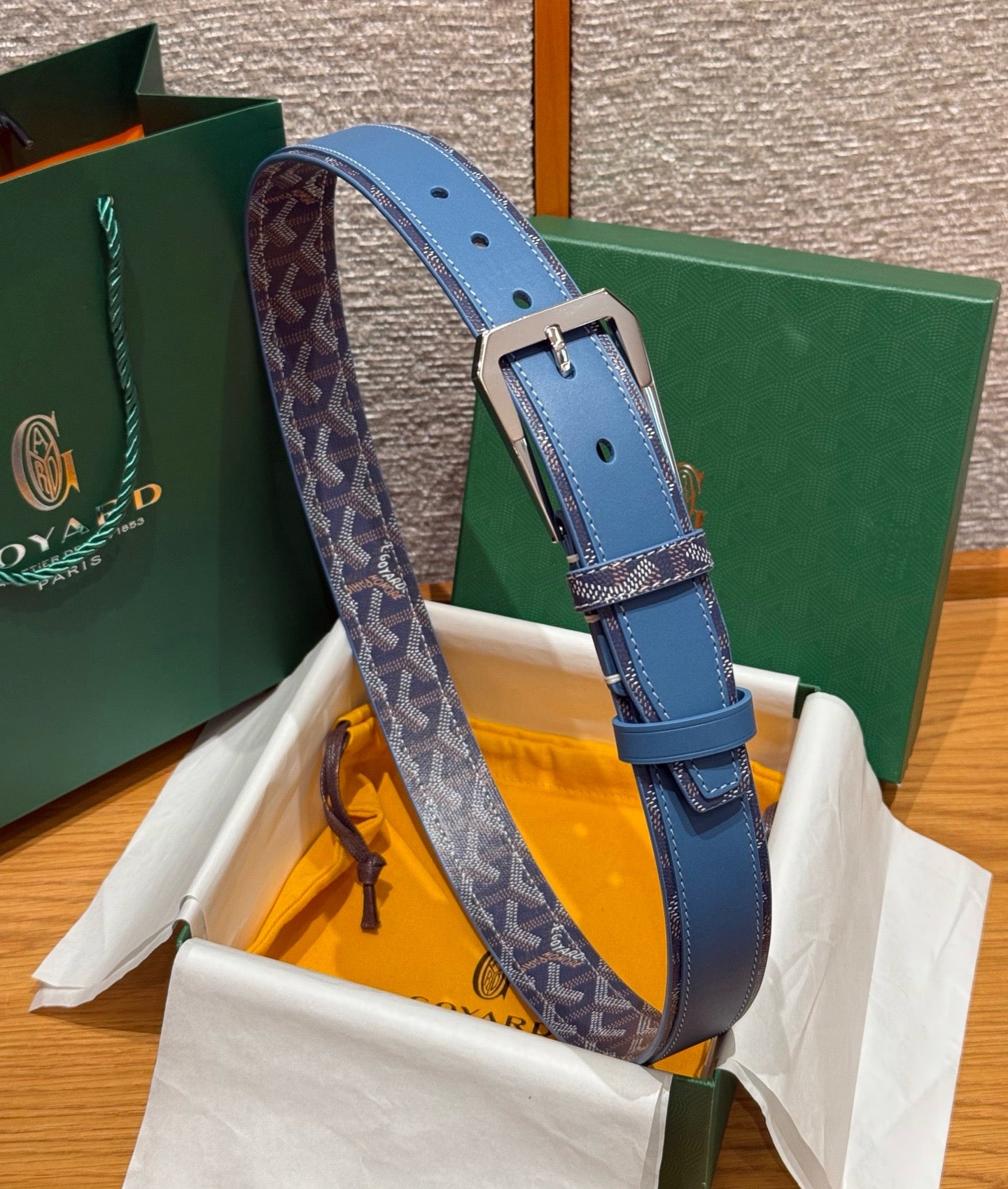Mehrfarbiger Gürtel
