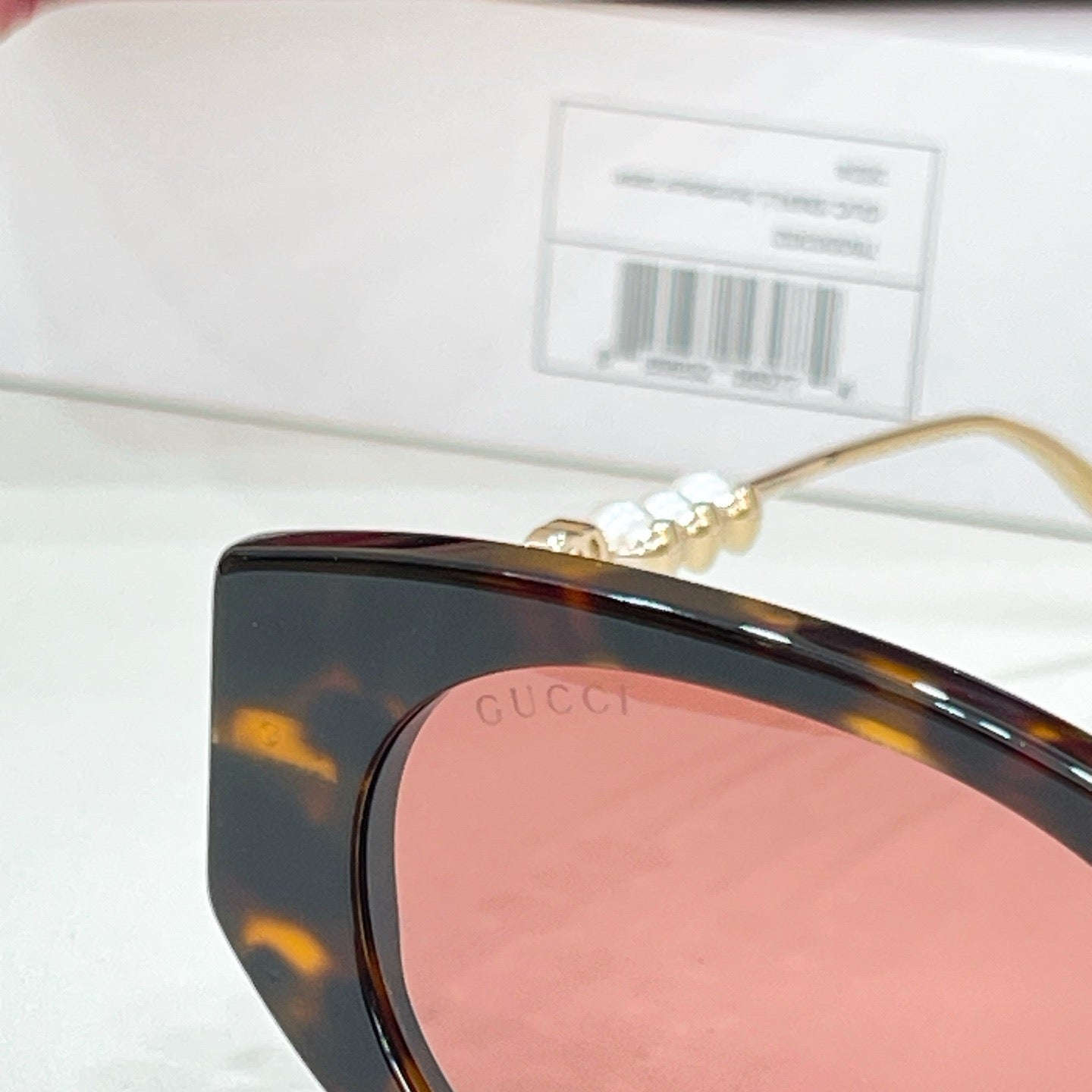 Mehrfarbige Sonnenbrille