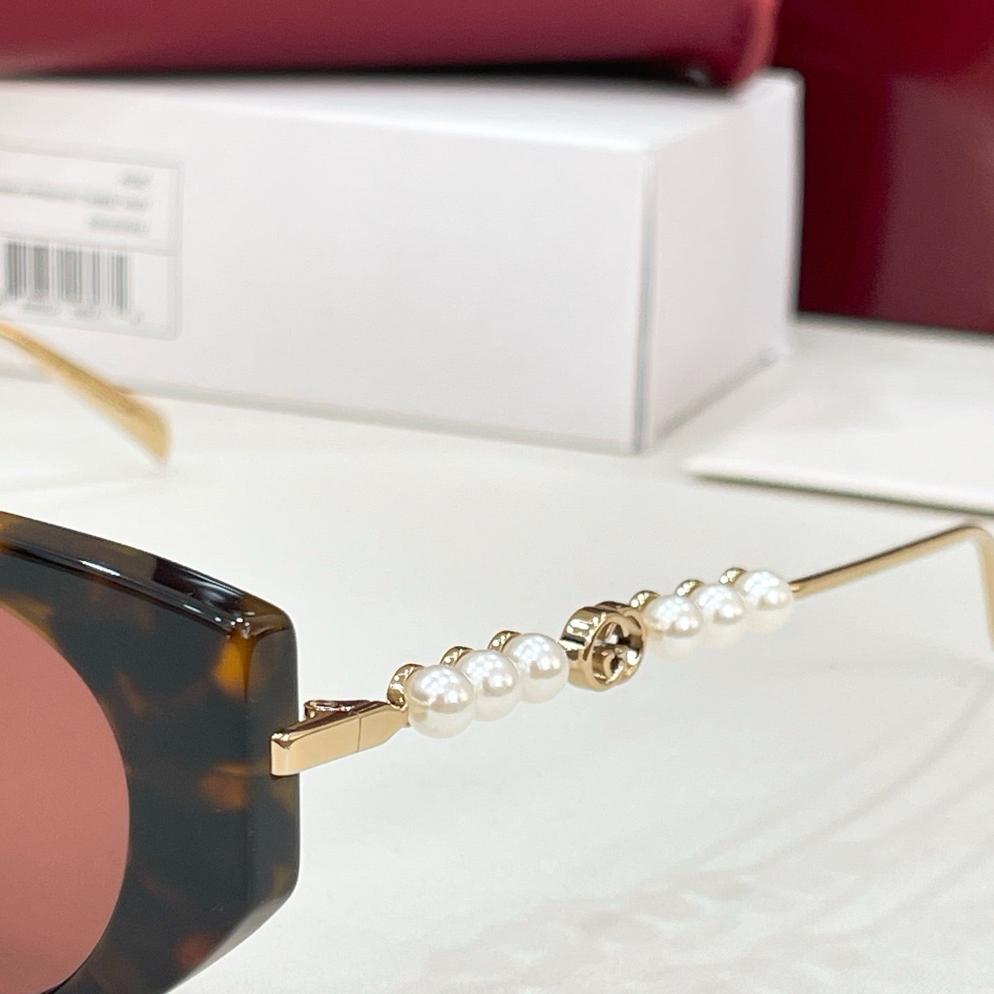 Mehrfarbige Sonnenbrille