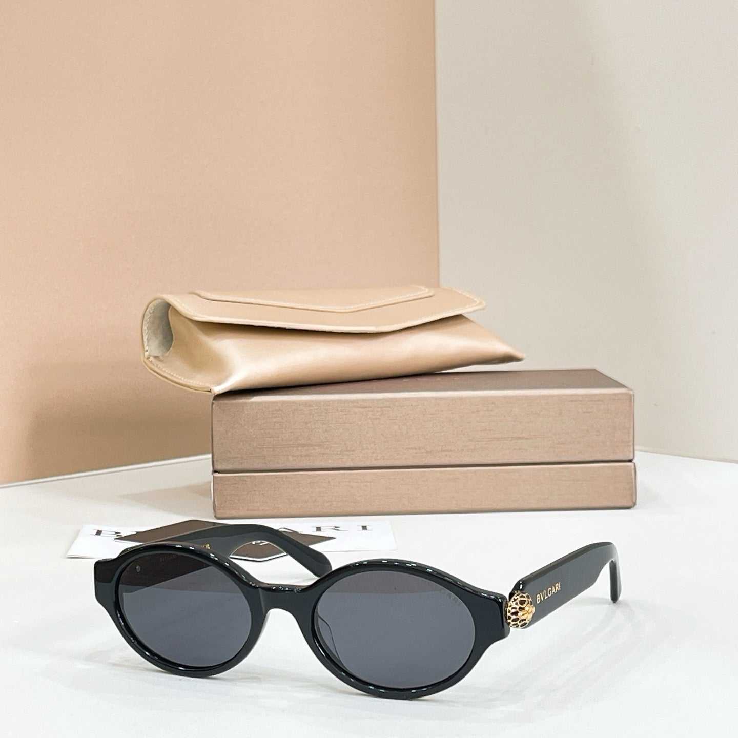 Mehrfarbige Sonnenbrille