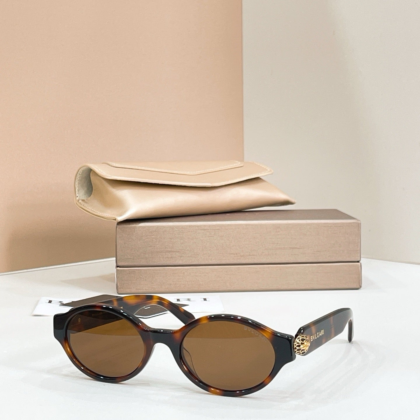 Mehrfarbige Sonnenbrille
