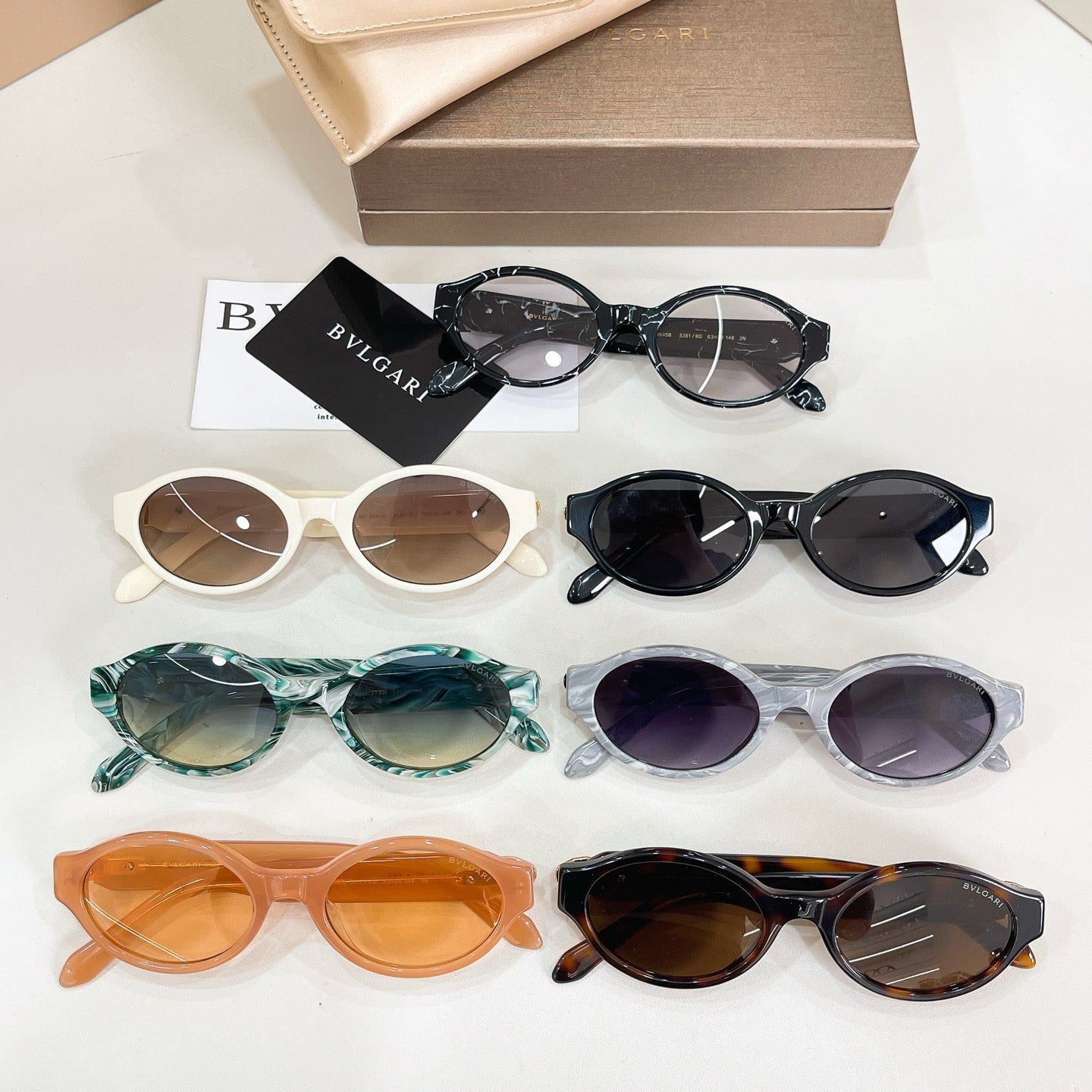 Mehrfarbige Sonnenbrille
