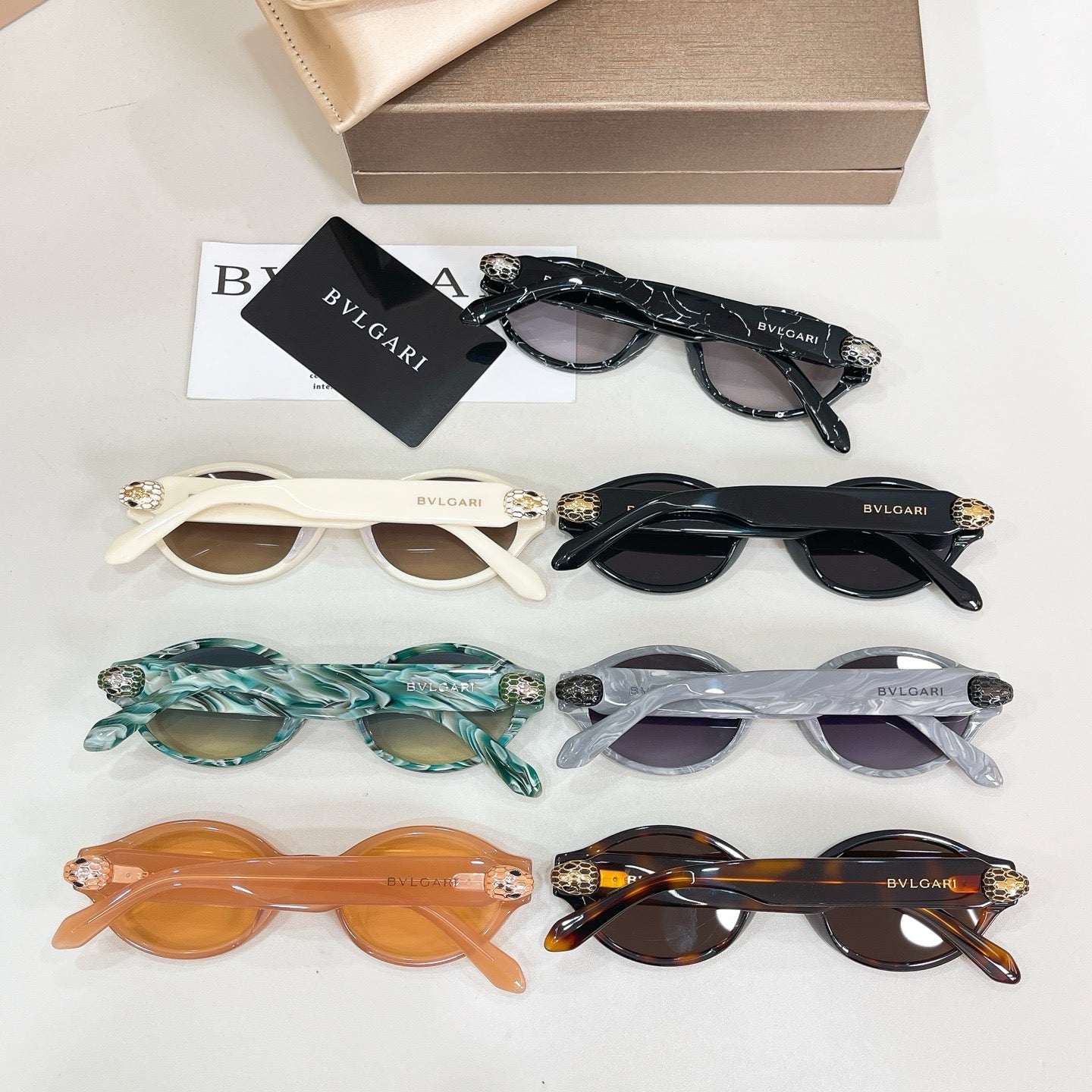 Mehrfarbige Sonnenbrille
