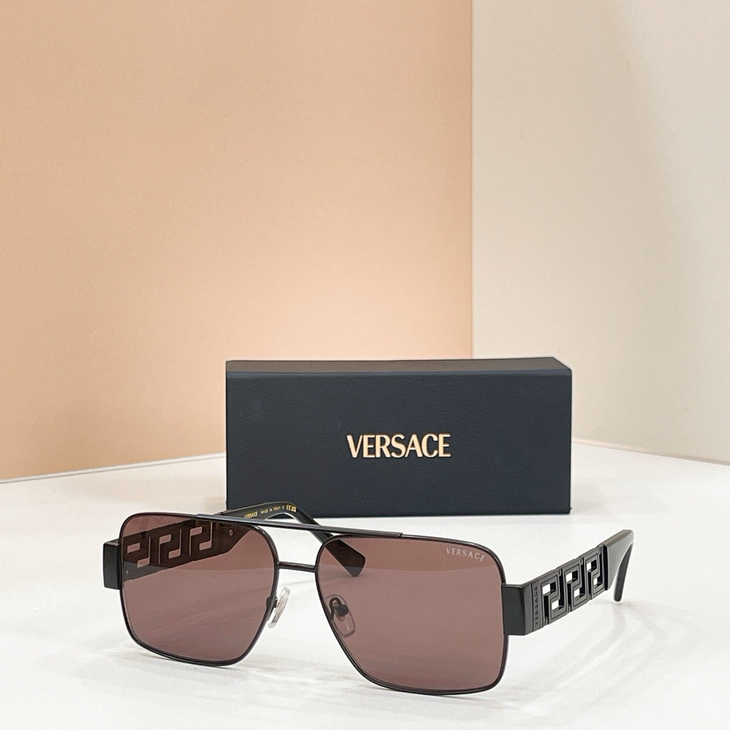 Mehrfarbige Sonnenbrille