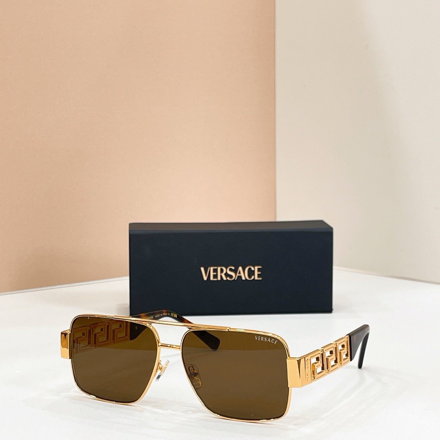 Mehrfarbige Sonnenbrille
