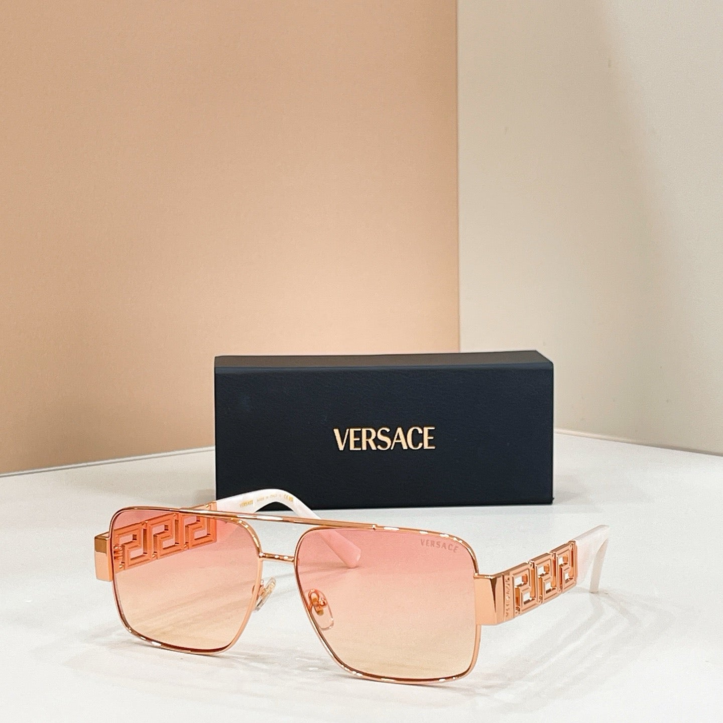 Mehrfarbige Sonnenbrille