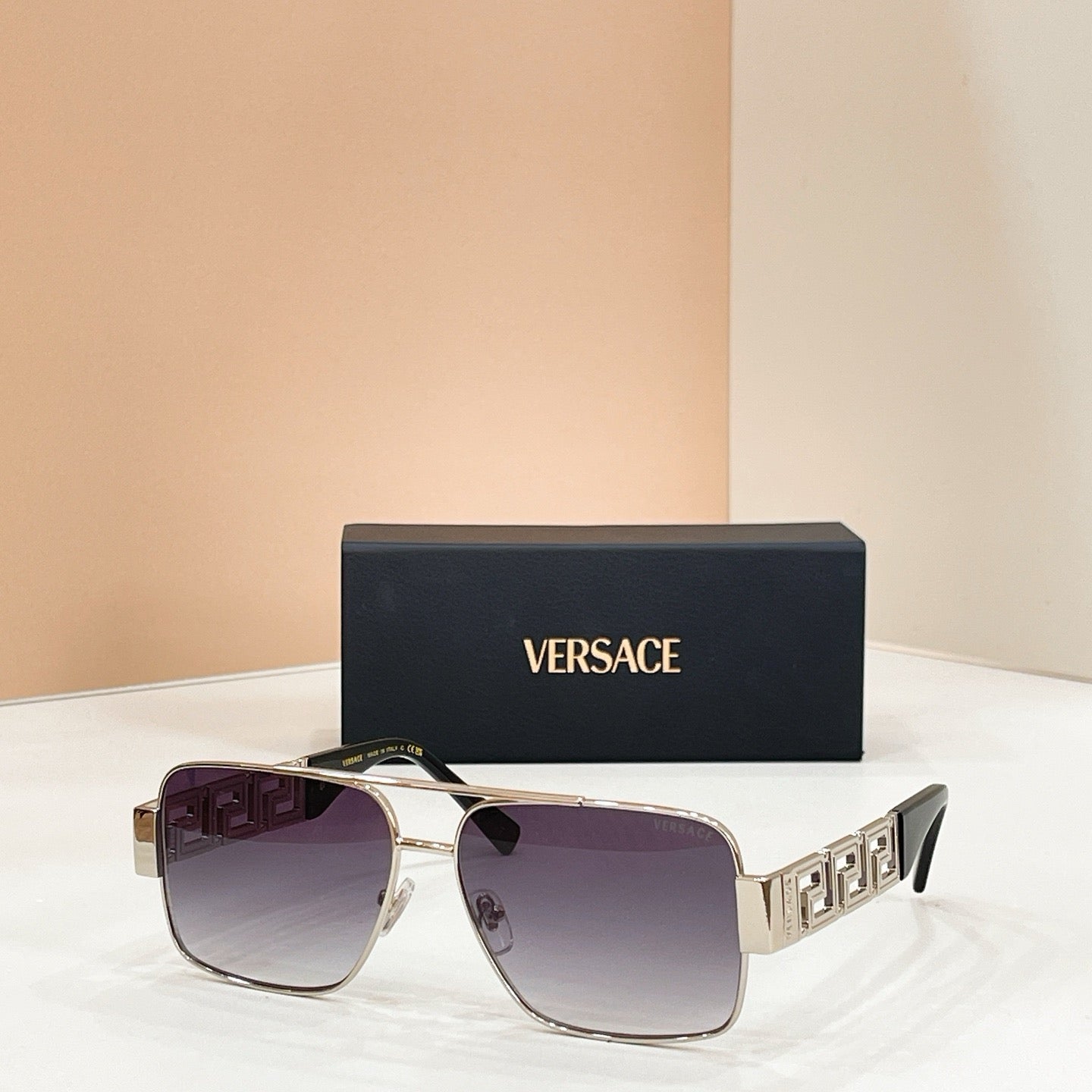 Mehrfarbige Sonnenbrille