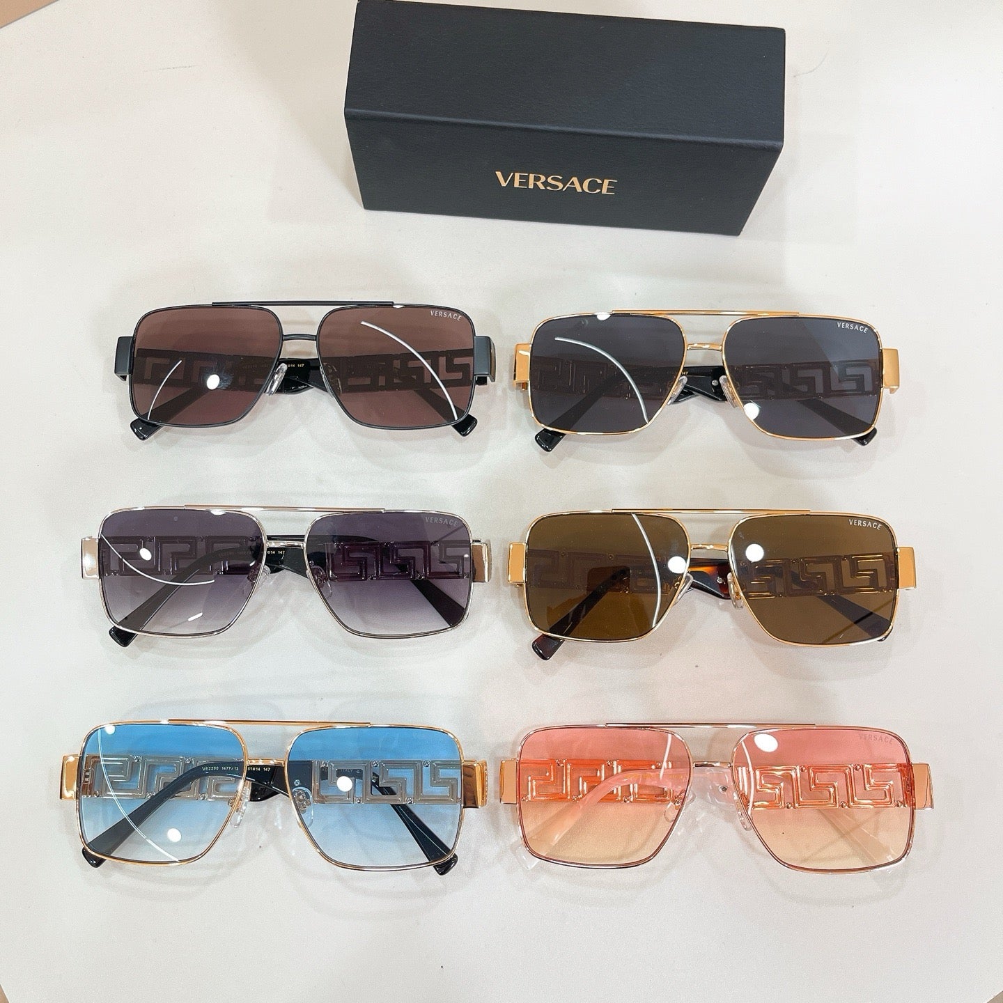 Mehrfarbige Sonnenbrille