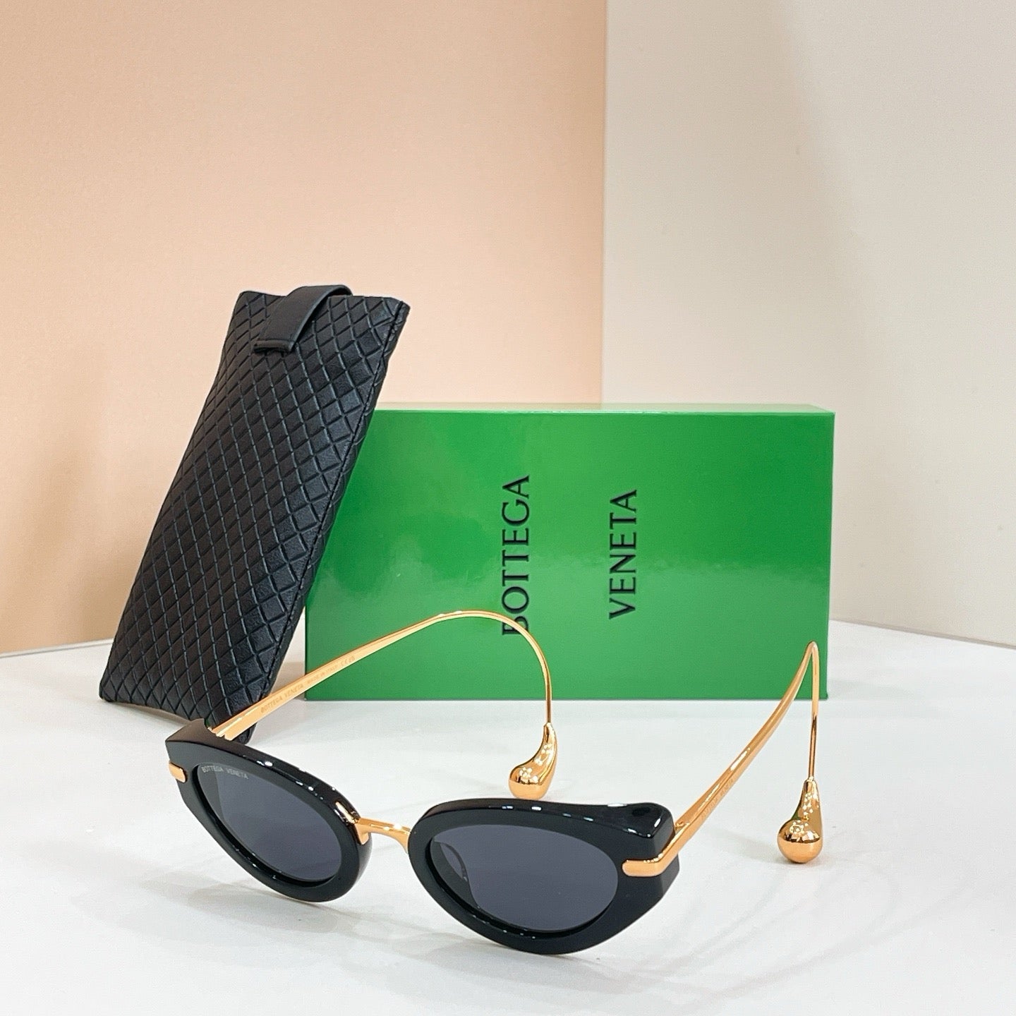 Mehrfarbige Sonnenbrille
