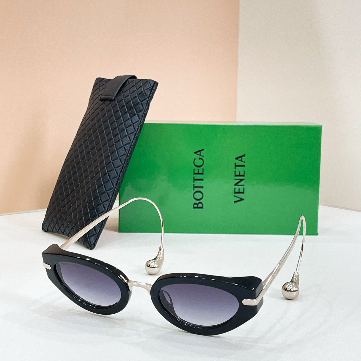 Mehrfarbige Sonnenbrille