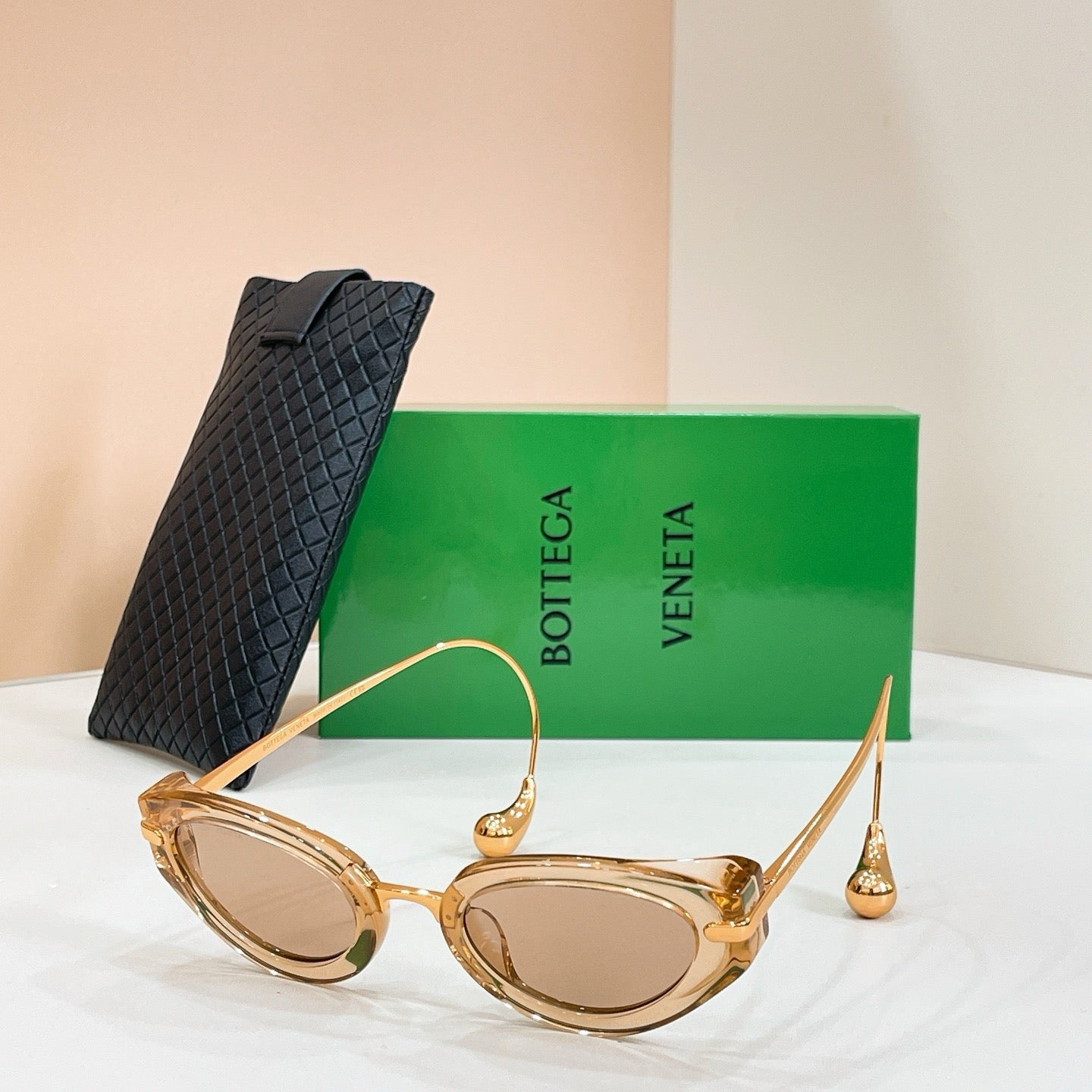 Mehrfarbige Sonnenbrille