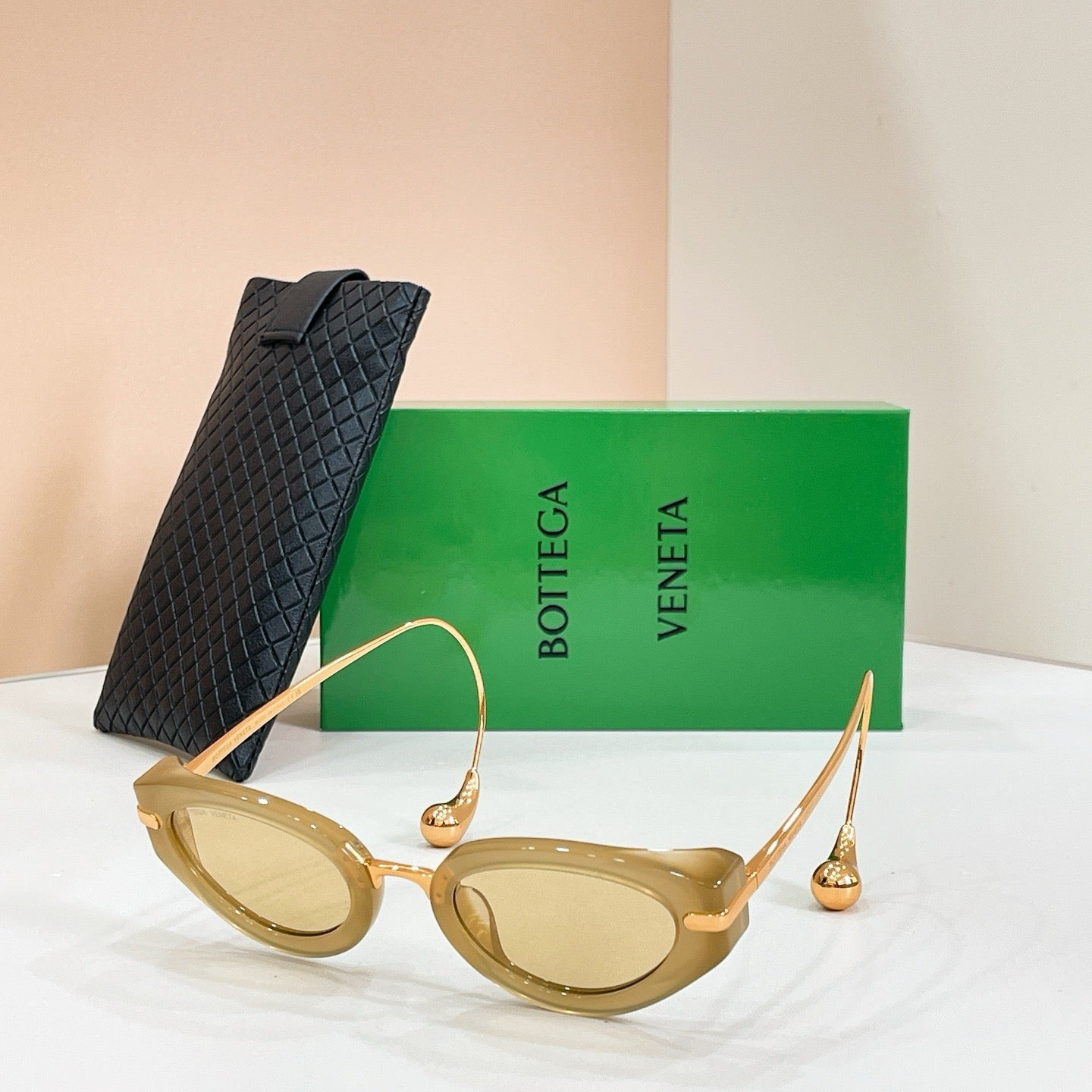 Mehrfarbige Sonnenbrille