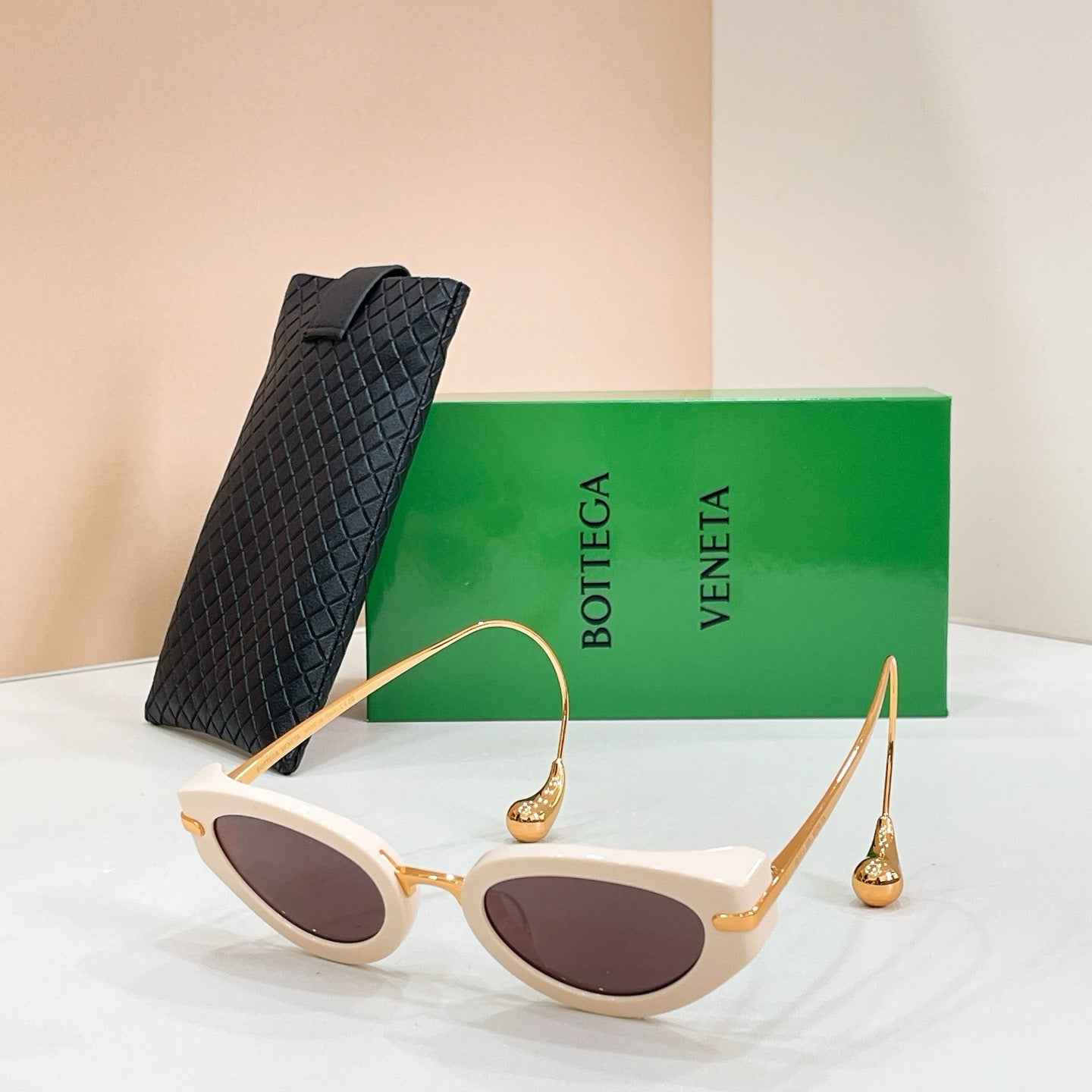 Mehrfarbige Sonnenbrille