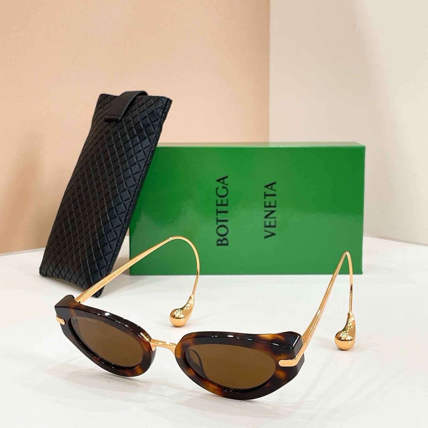 Mehrfarbige Sonnenbrille