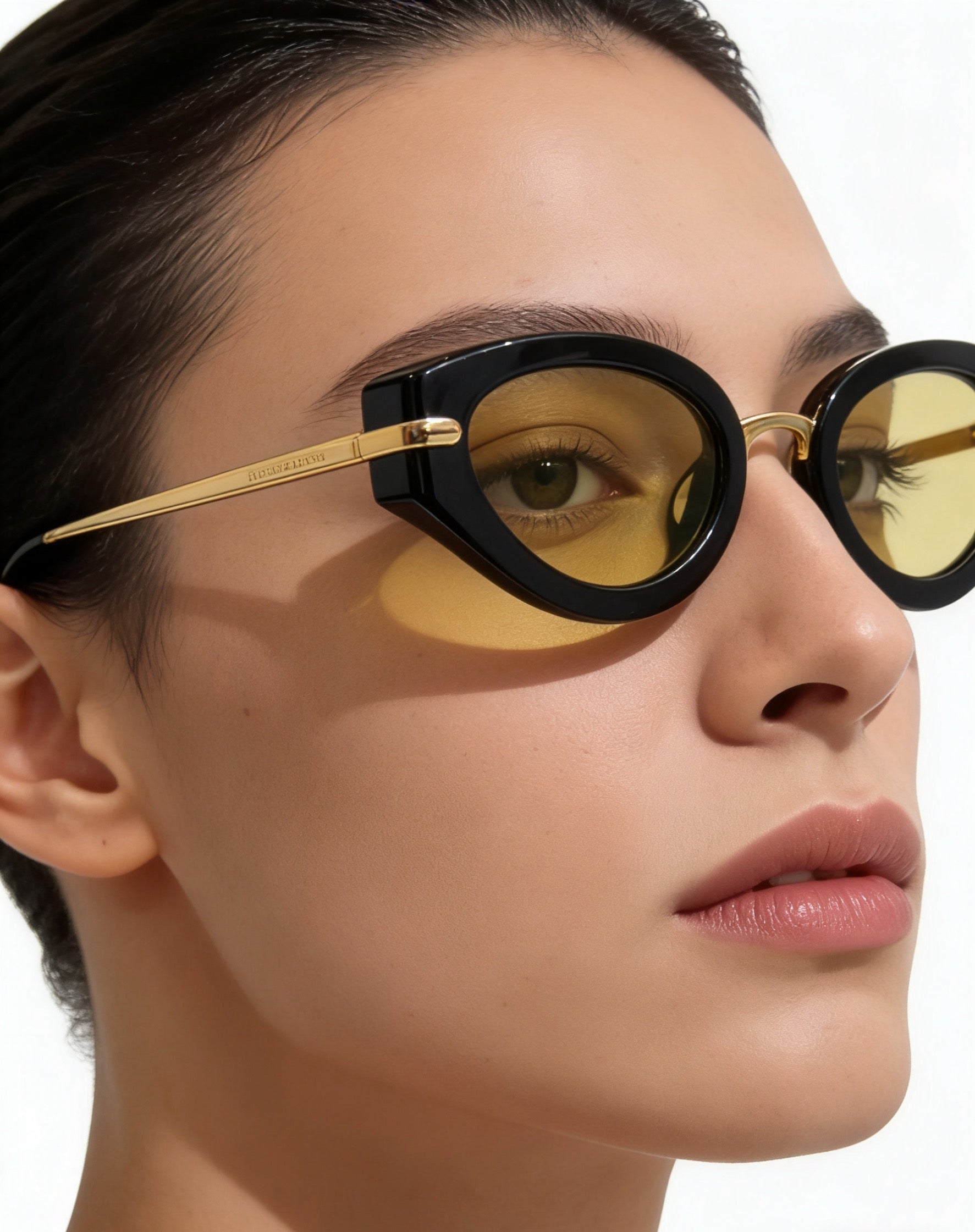 Mehrfarbige Sonnenbrille