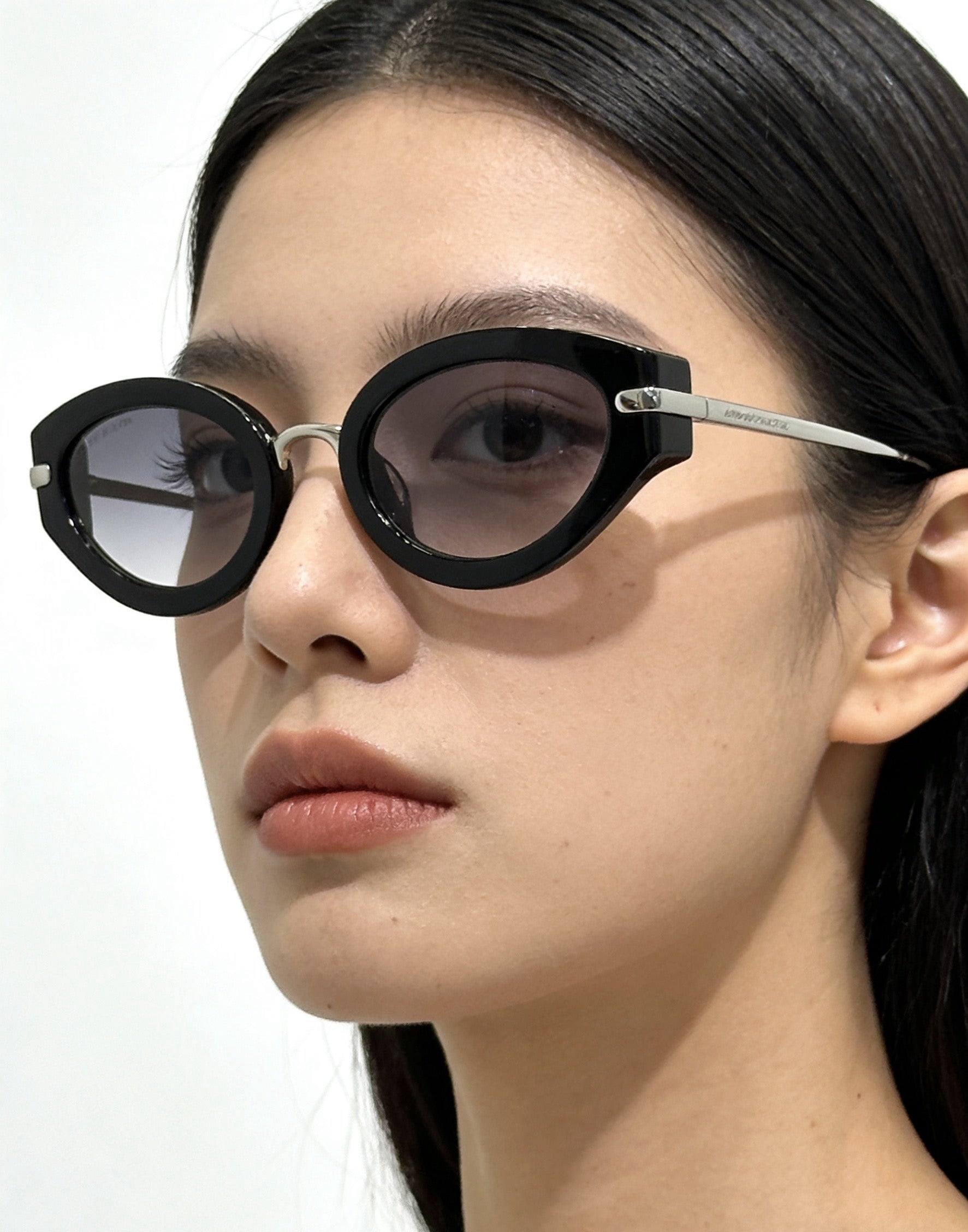 Mehrfarbige Sonnenbrille