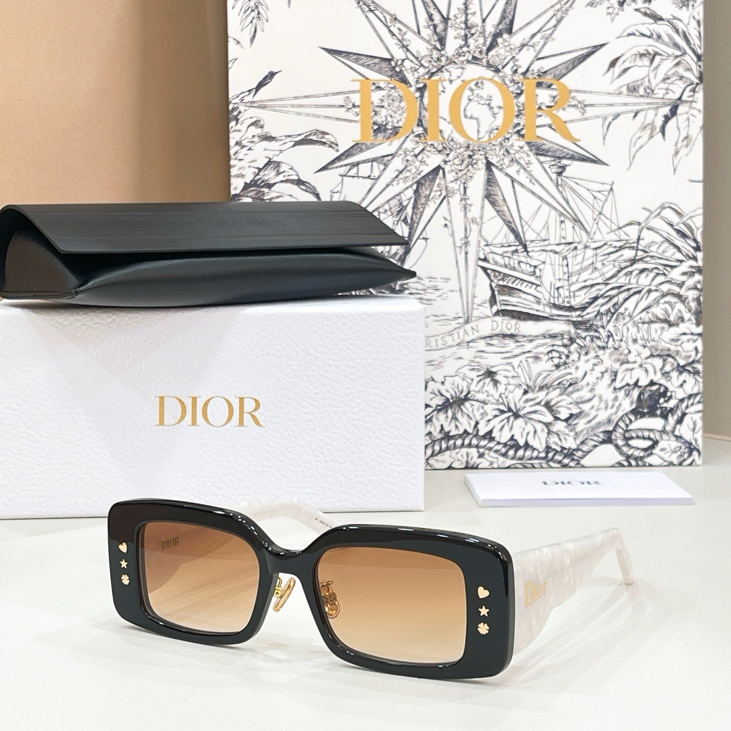 Mehrfarbige Sonnenbrille