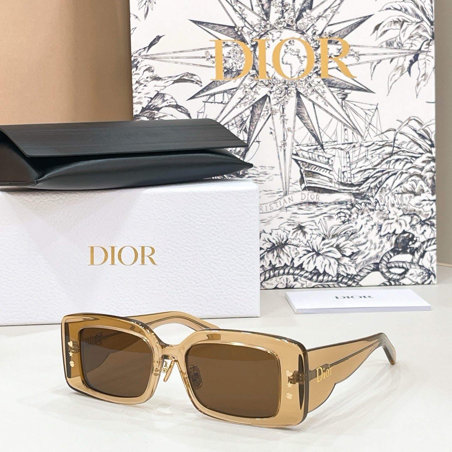 Mehrfarbige Sonnenbrille