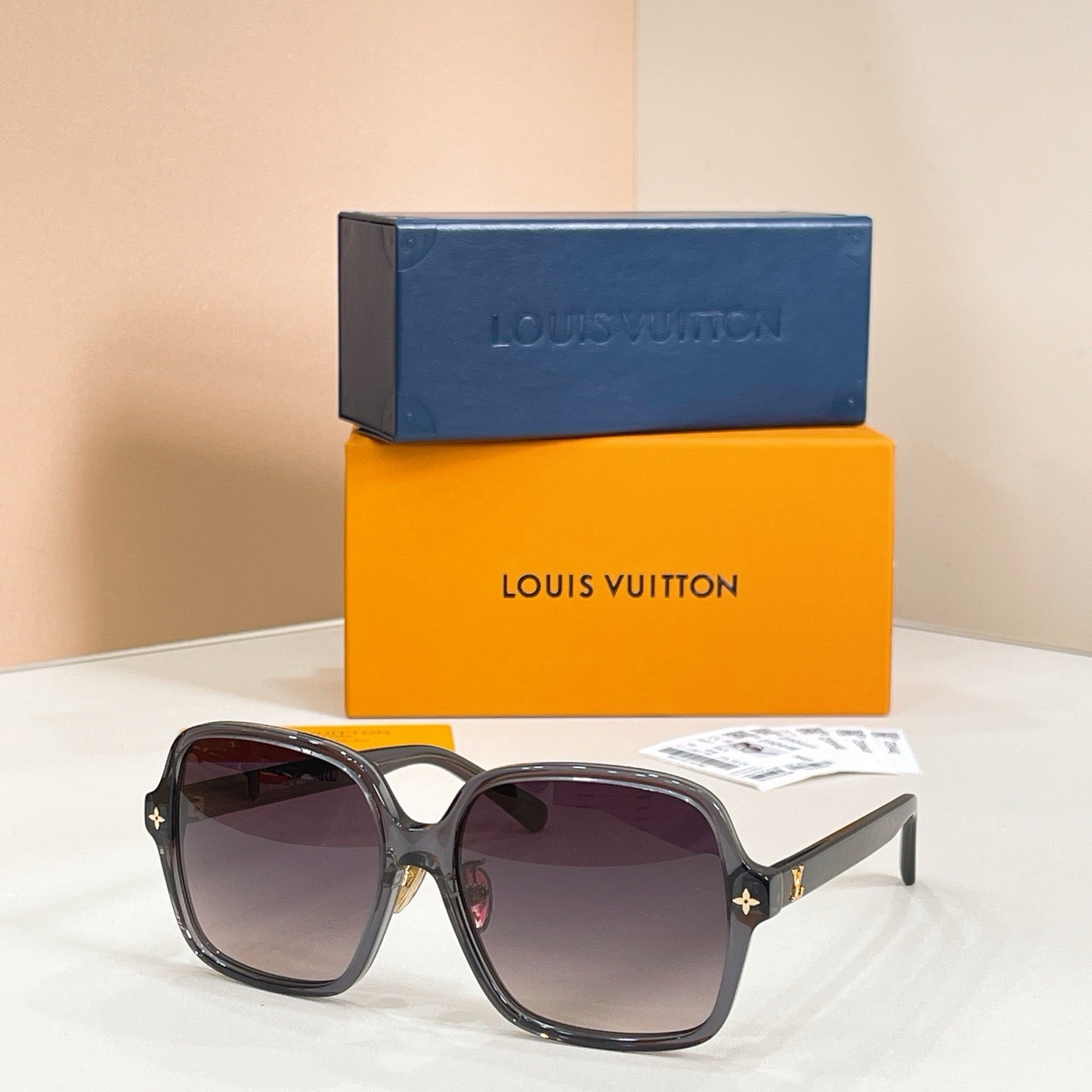 Mehrfarbige Sonnenbrille