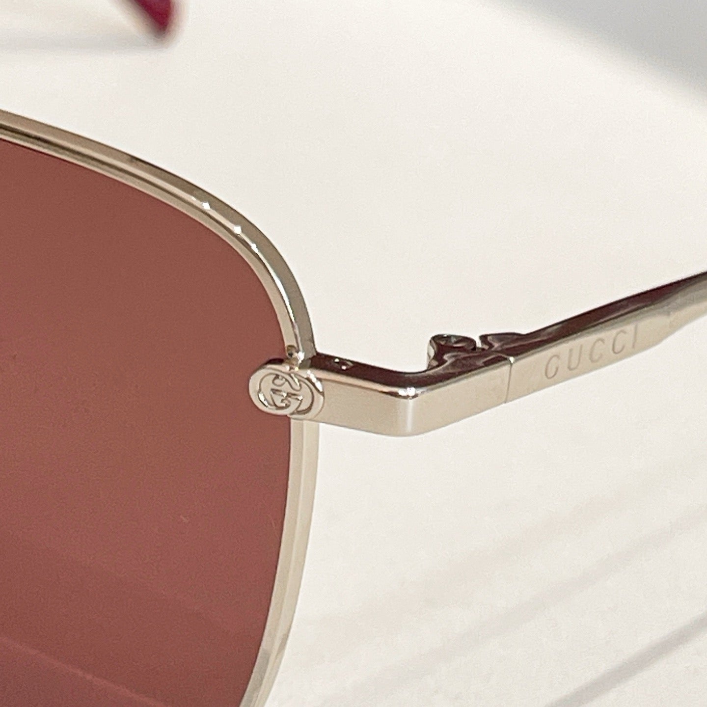 Mehrfarbige Sonnenbrille