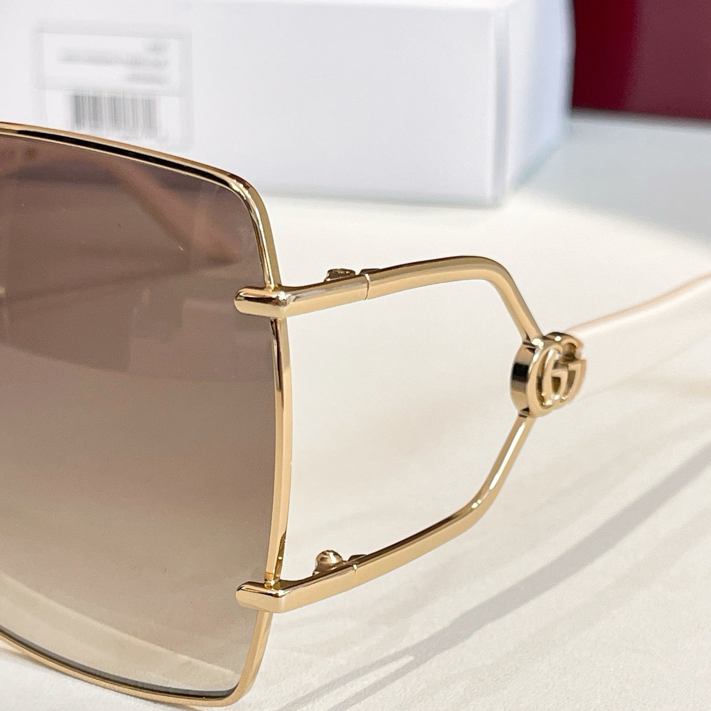Mehrfarbige Sonnenbrille