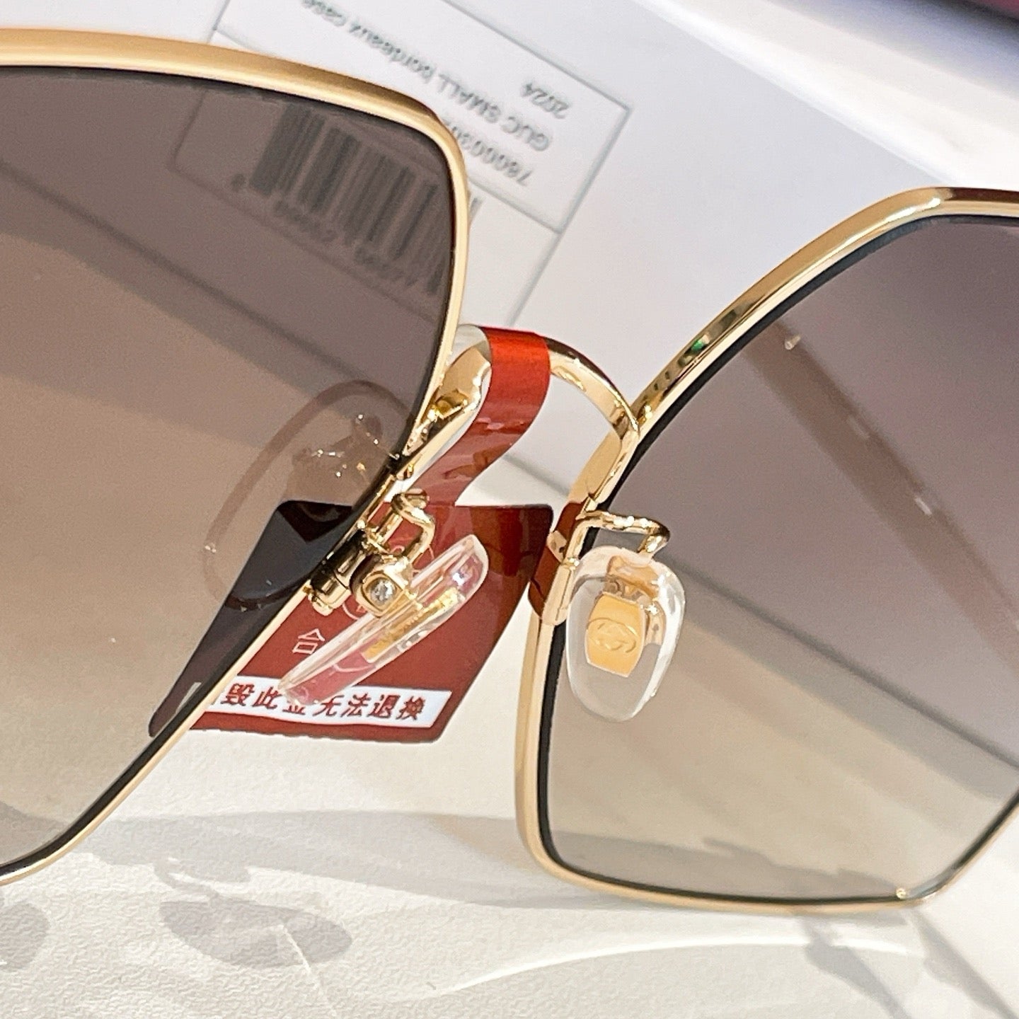 Mehrfarbige Sonnenbrille