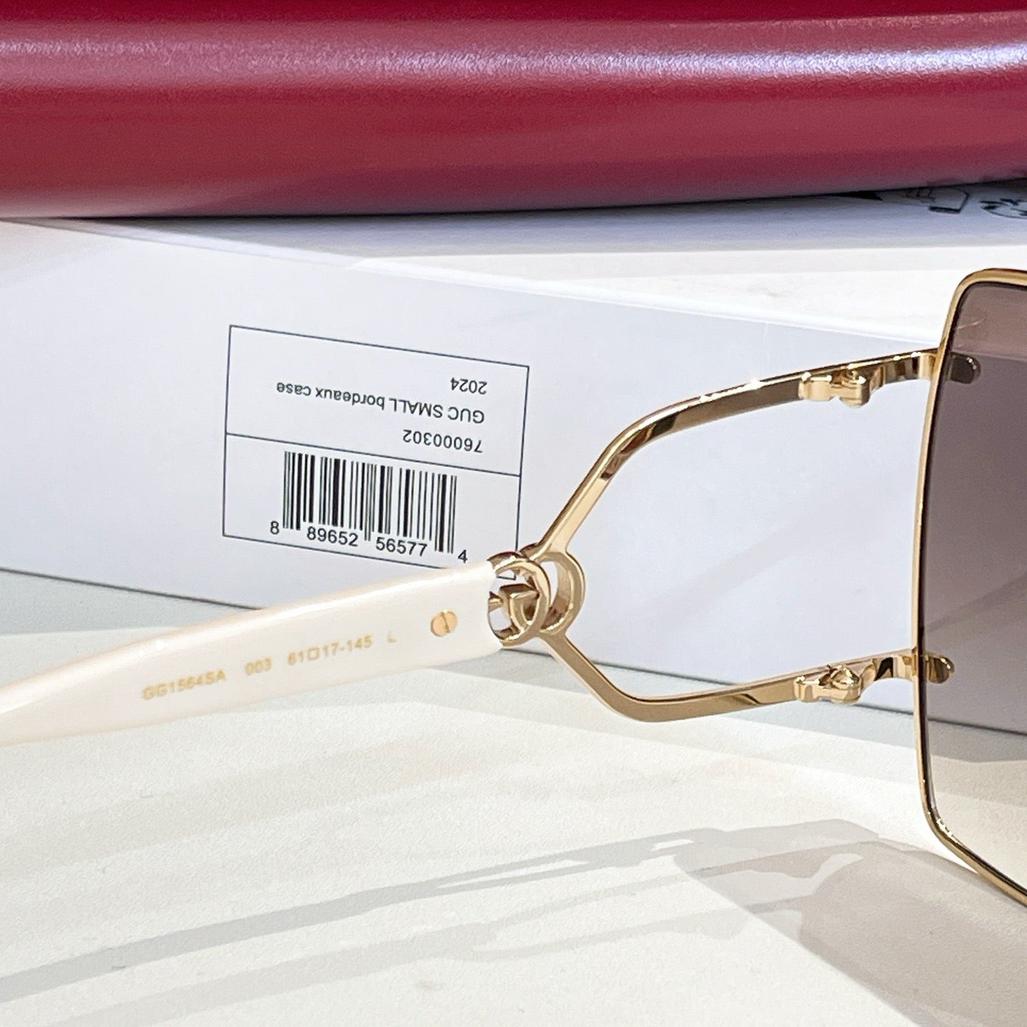 Mehrfarbige Sonnenbrille