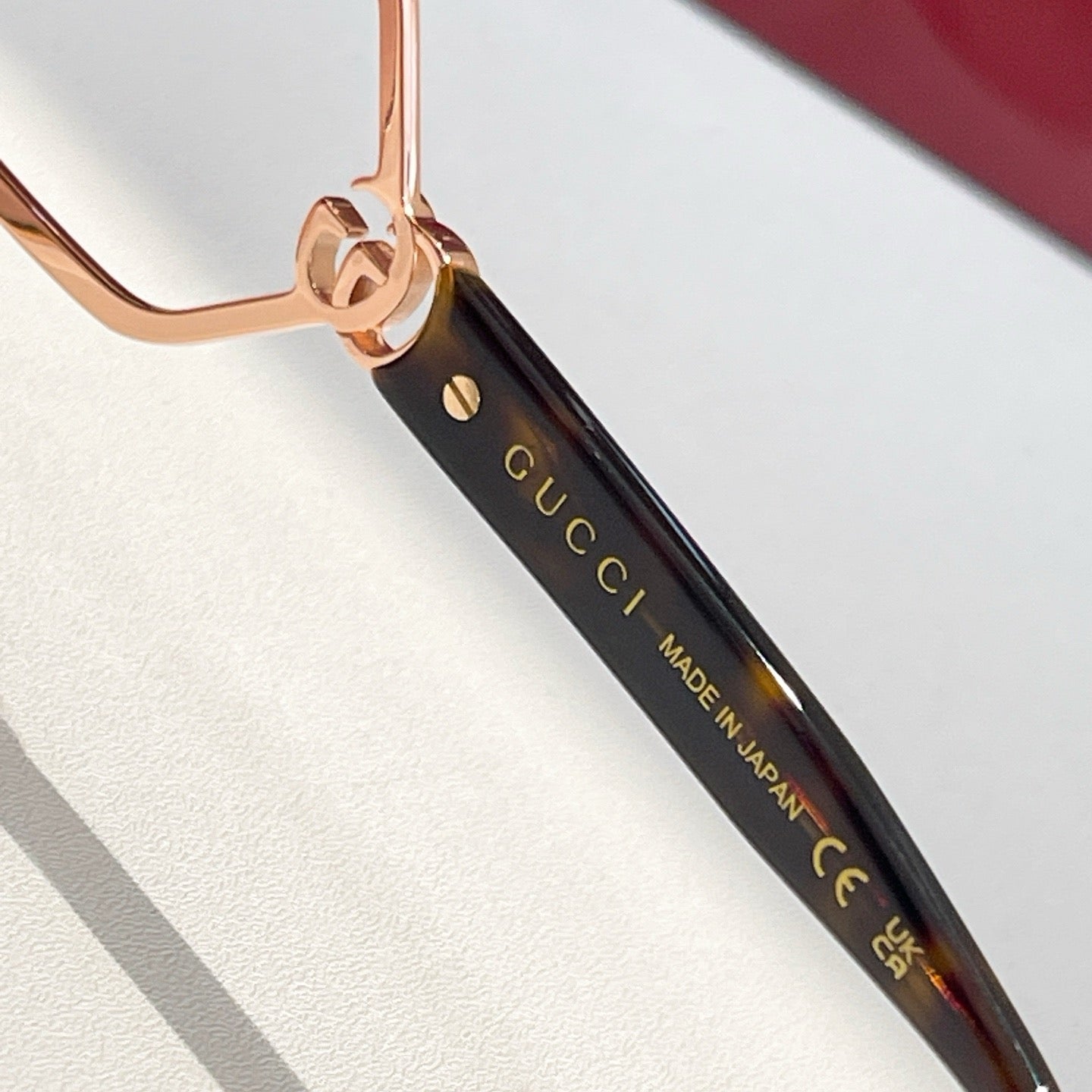 Mehrfarbige Sonnenbrille