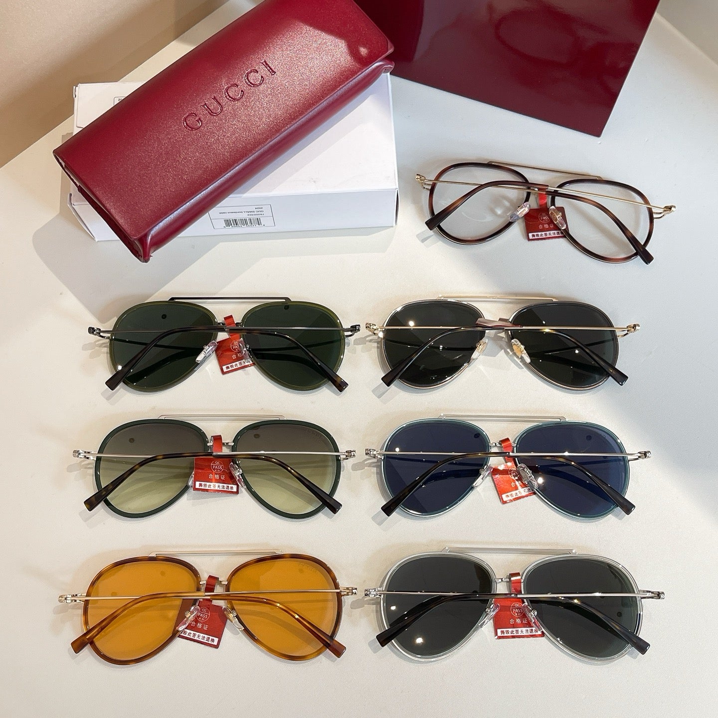 Mehrfarbige Sonnenbrille