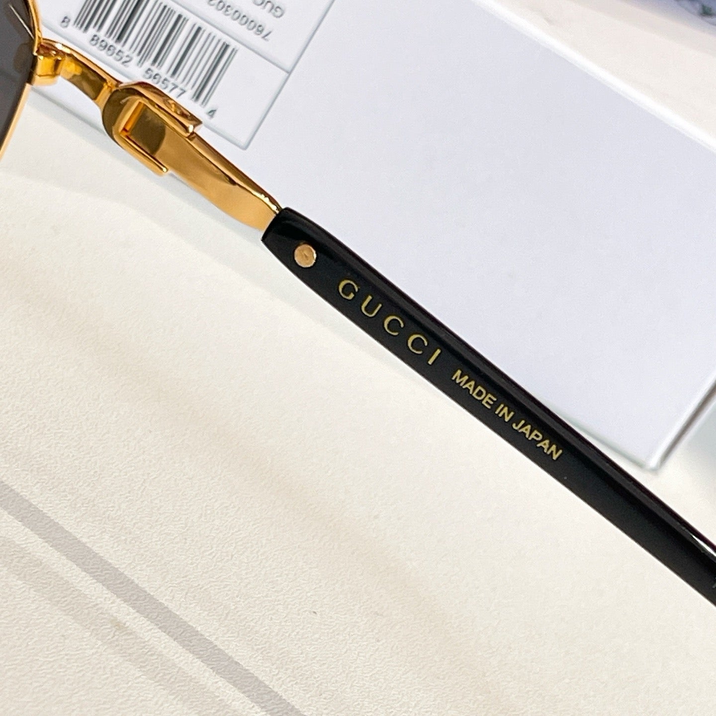 Mehrfarbige Sonnenbrille