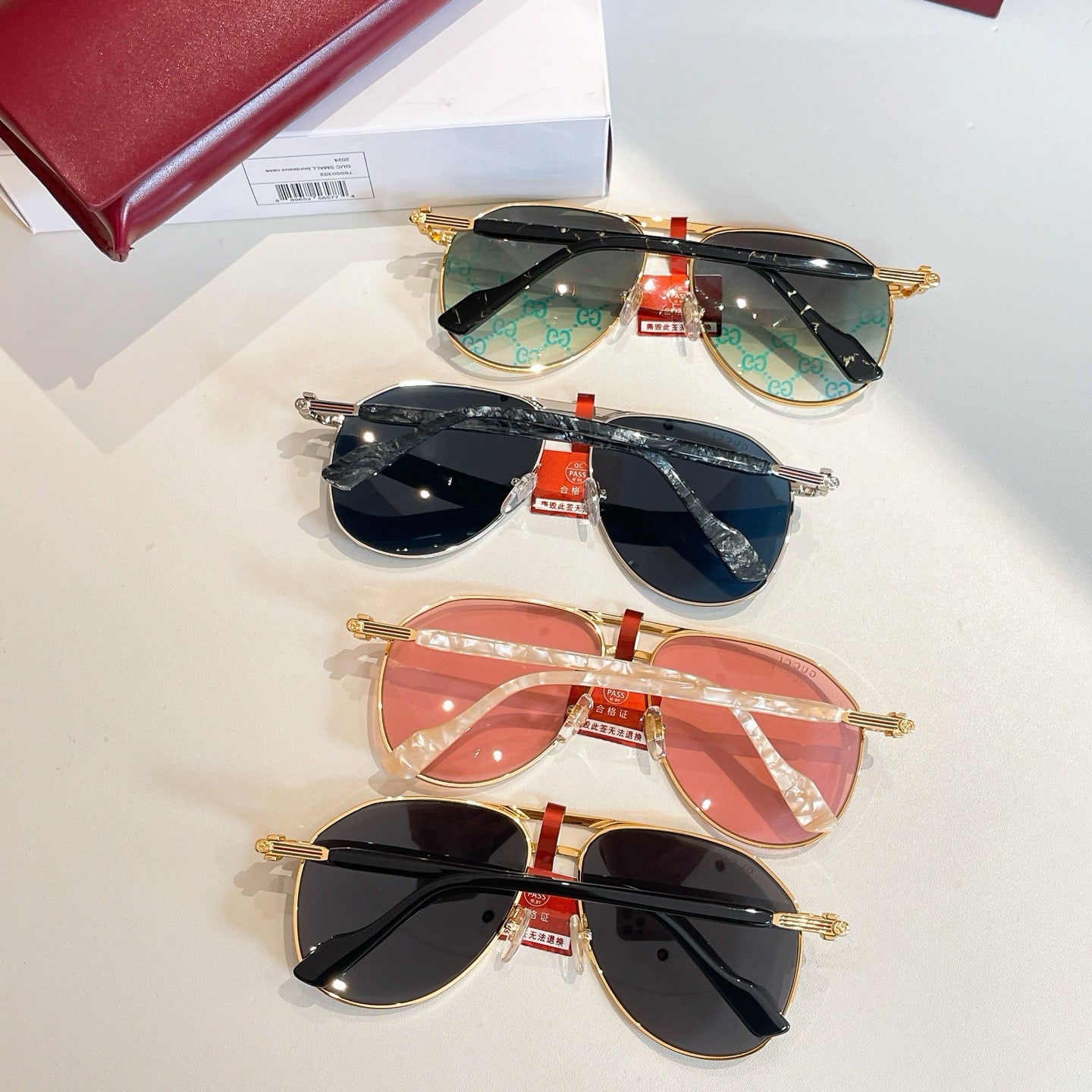 Mehrfarbige Sonnenbrille