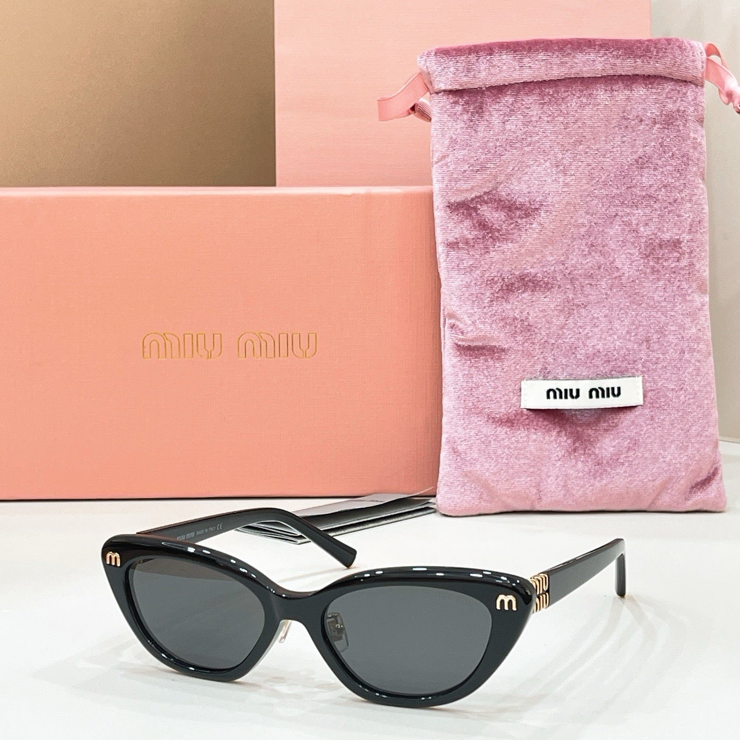 Mehrfarbige Sonnenbrille