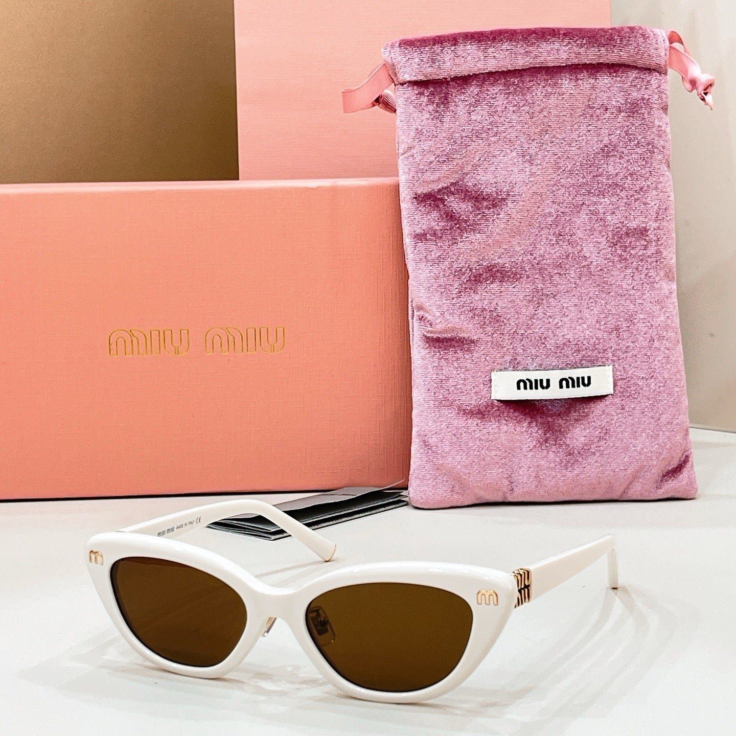 Mehrfarbige Sonnenbrille