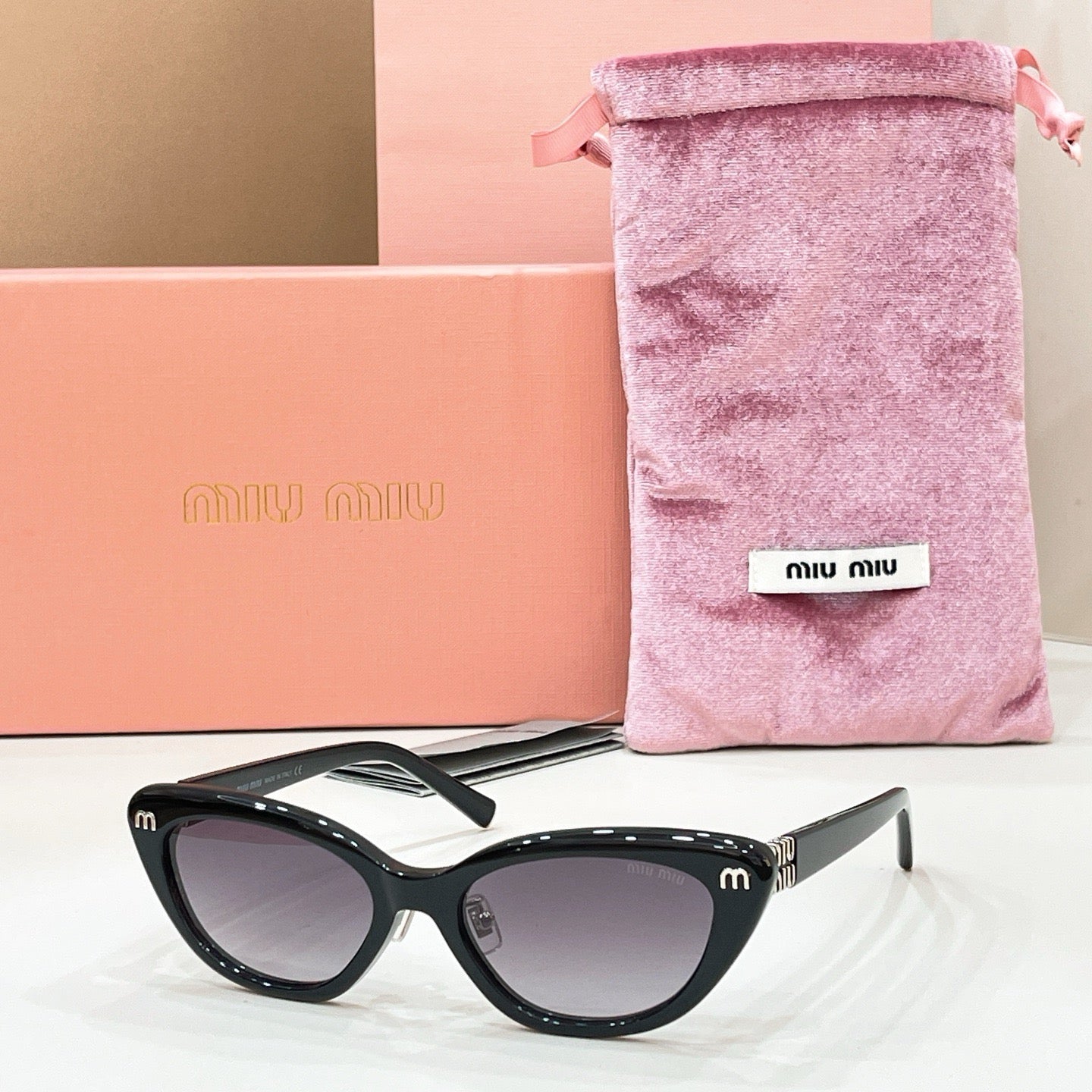 Mehrfarbige Sonnenbrille
