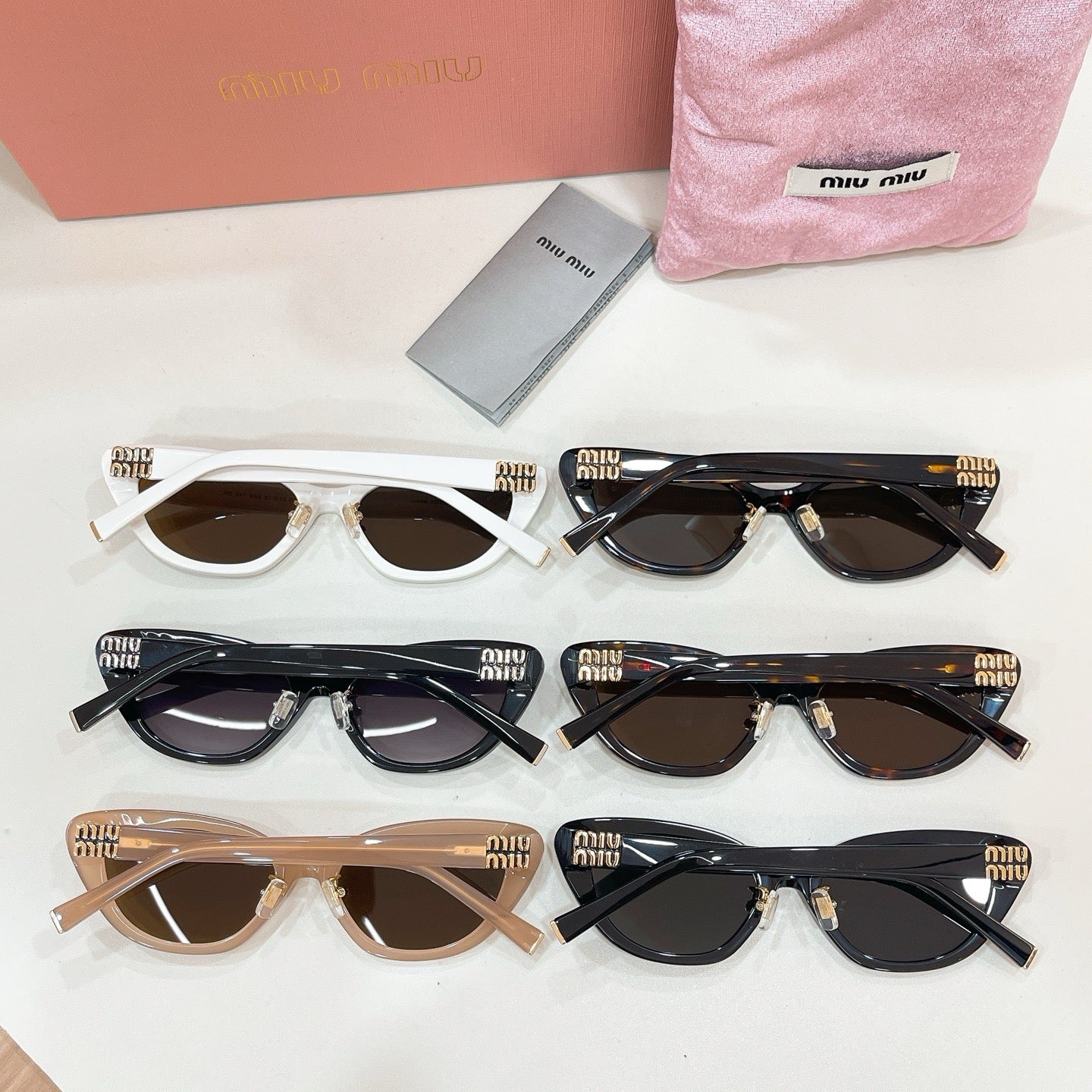 Mehrfarbige Sonnenbrille